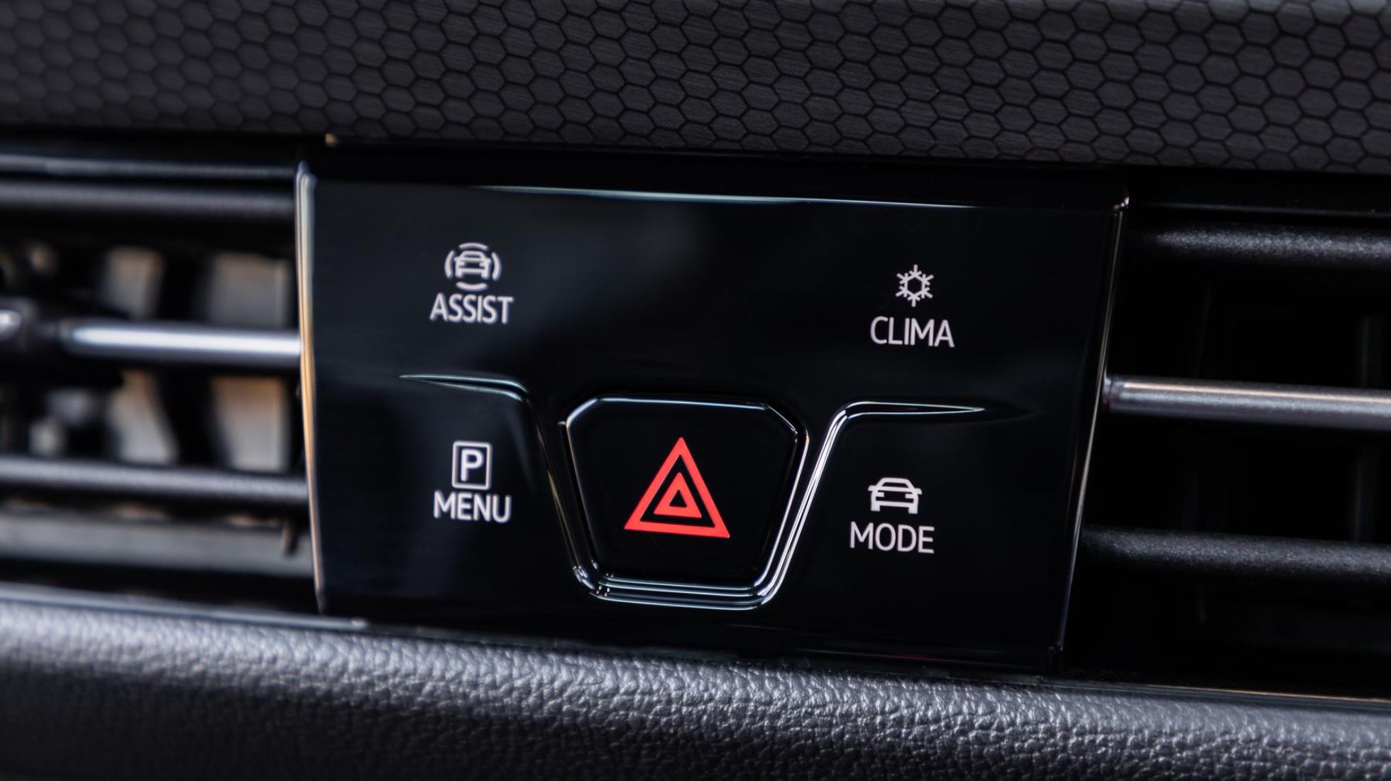 6133549db6171042379b2242_Volkswagen-Golf-8-GTI-Interior-TopGear-SA.jpg
