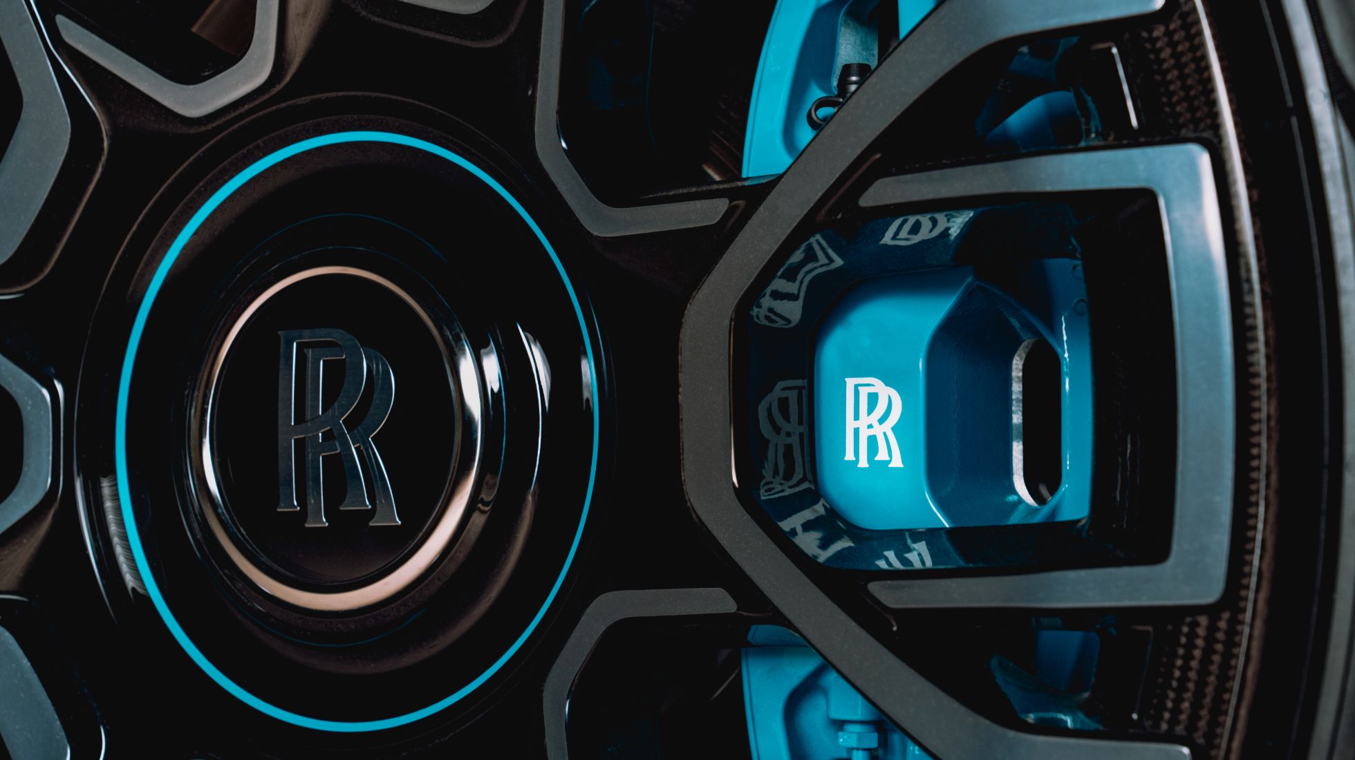 6180dab152b680a592d42710_P90442134_highRes_rolls-royce-announce.jpg