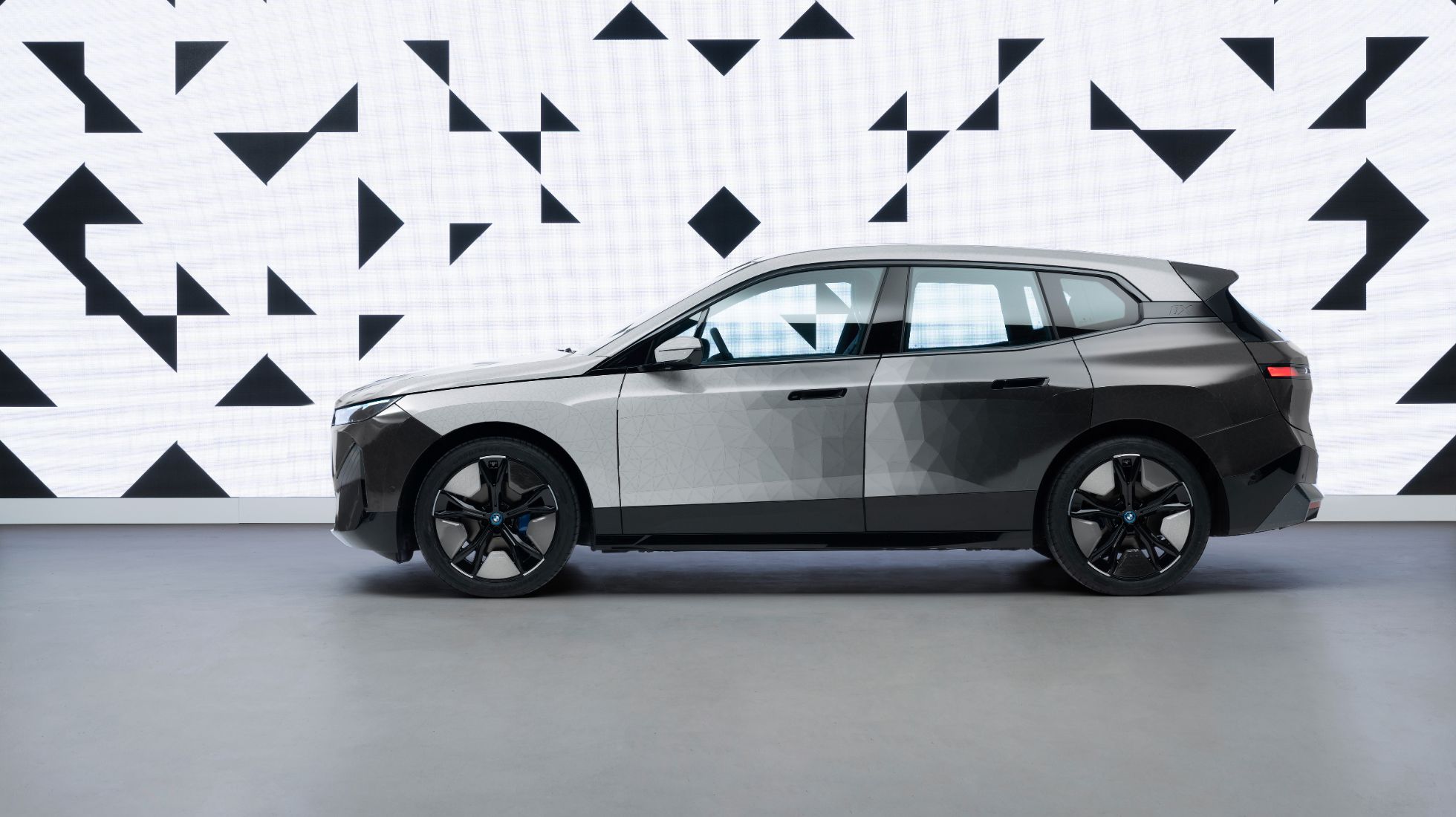 CES 2022: BMW reveals exterior colour-changing car technology