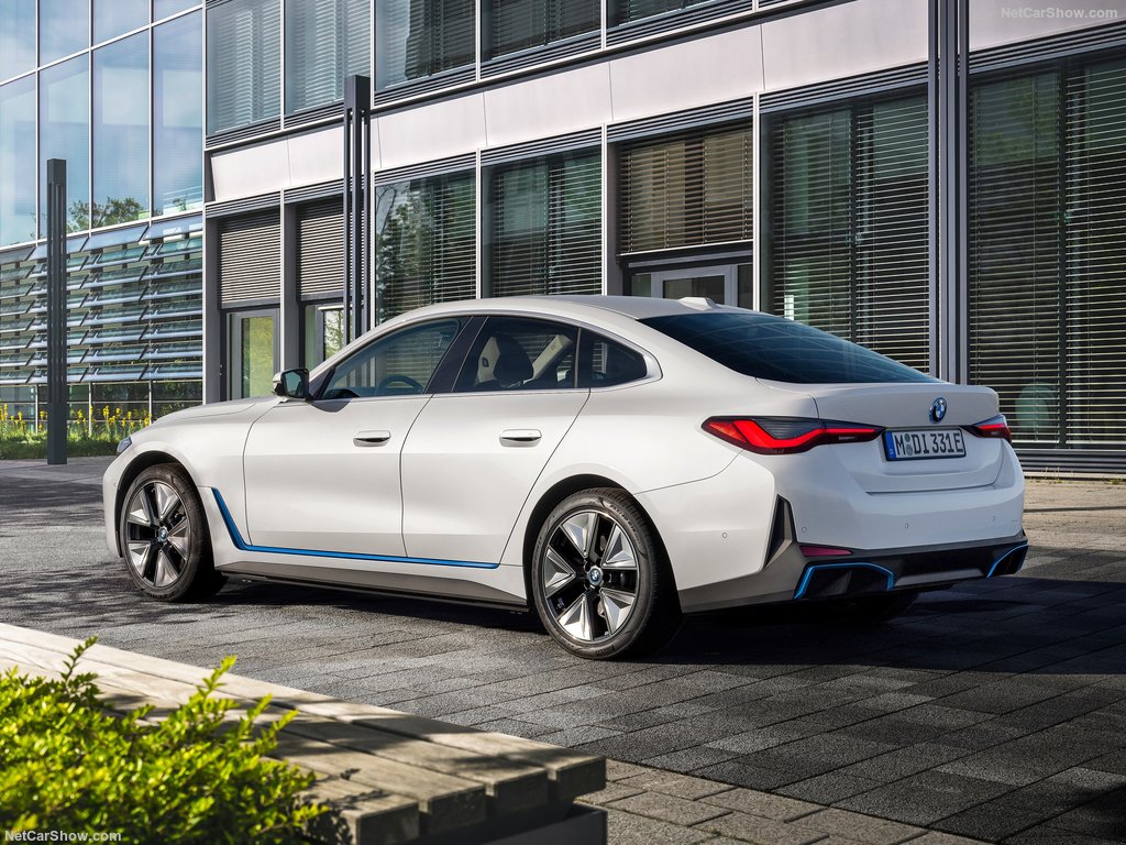 61e193c9c6455f755933a464_BMW-i4-2022-1024-11.jpg