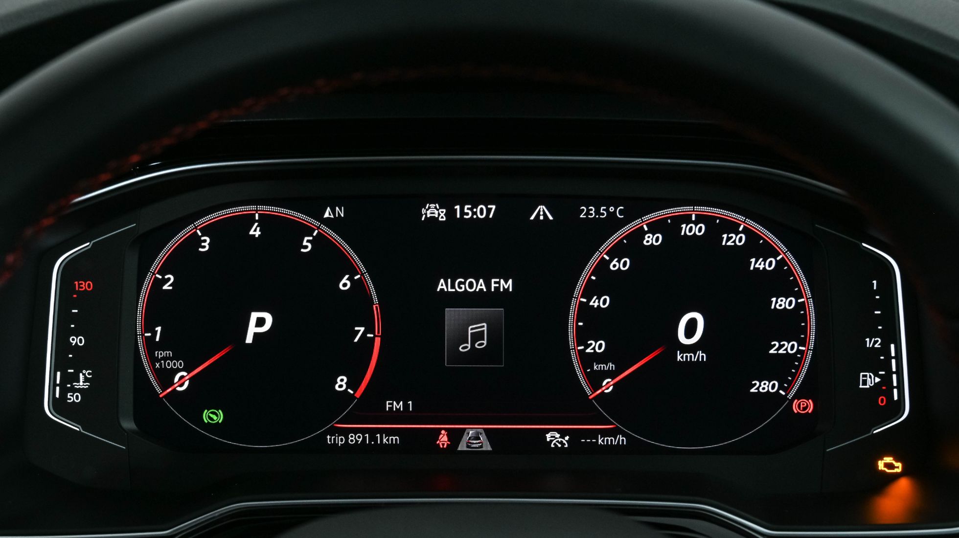 62271ffdef7188725bacca36_Volkswagen-Polo-GTI-Interior_005-1.jpg