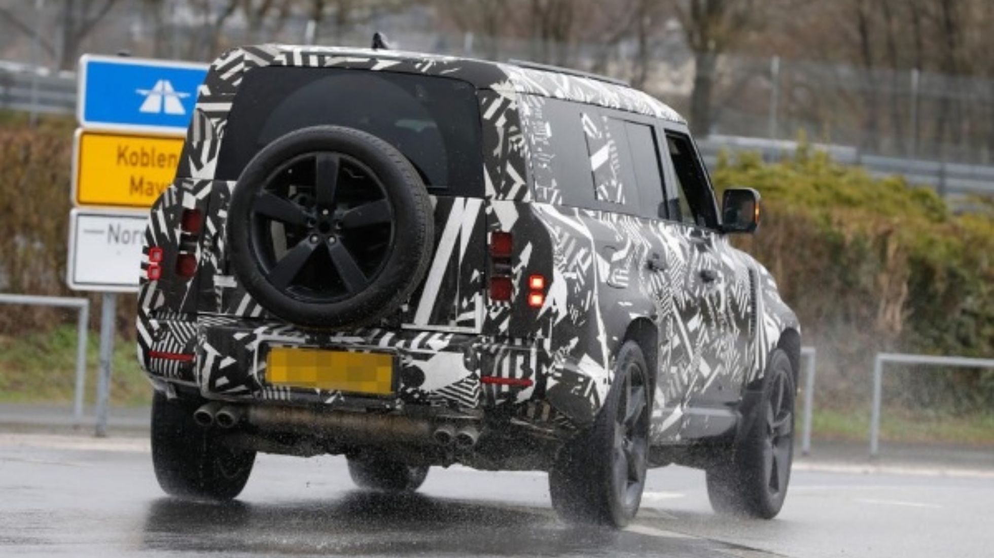 624e7cfc80be137f812088f5_Spied-Land-Rover-Defender-130g3-1.jpg