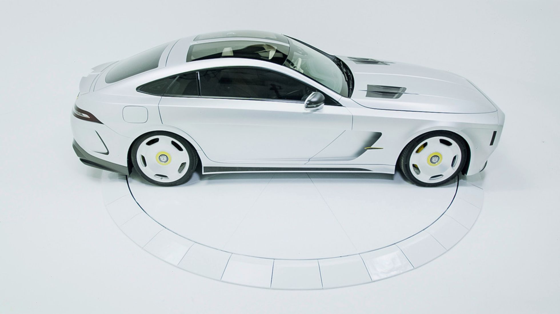 6278bf73ca7d26309dea1a82_will.i.am-Mercedes-AMG-The-Flip-TopGear-SA-3.jpg