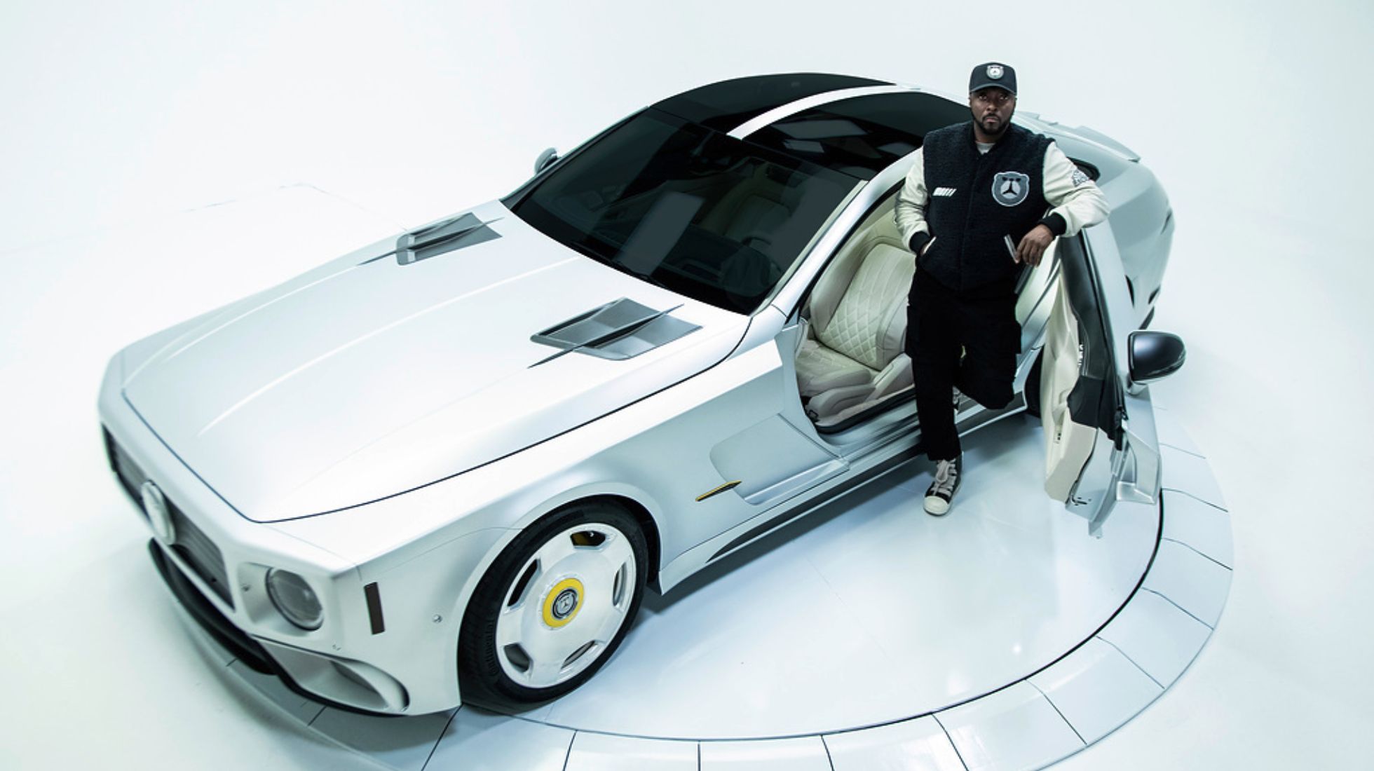 6278bf74184877ba1de4a364_will.i.am-Mercedes-AMG-The-Flip-TopGear-SA-5.jpg