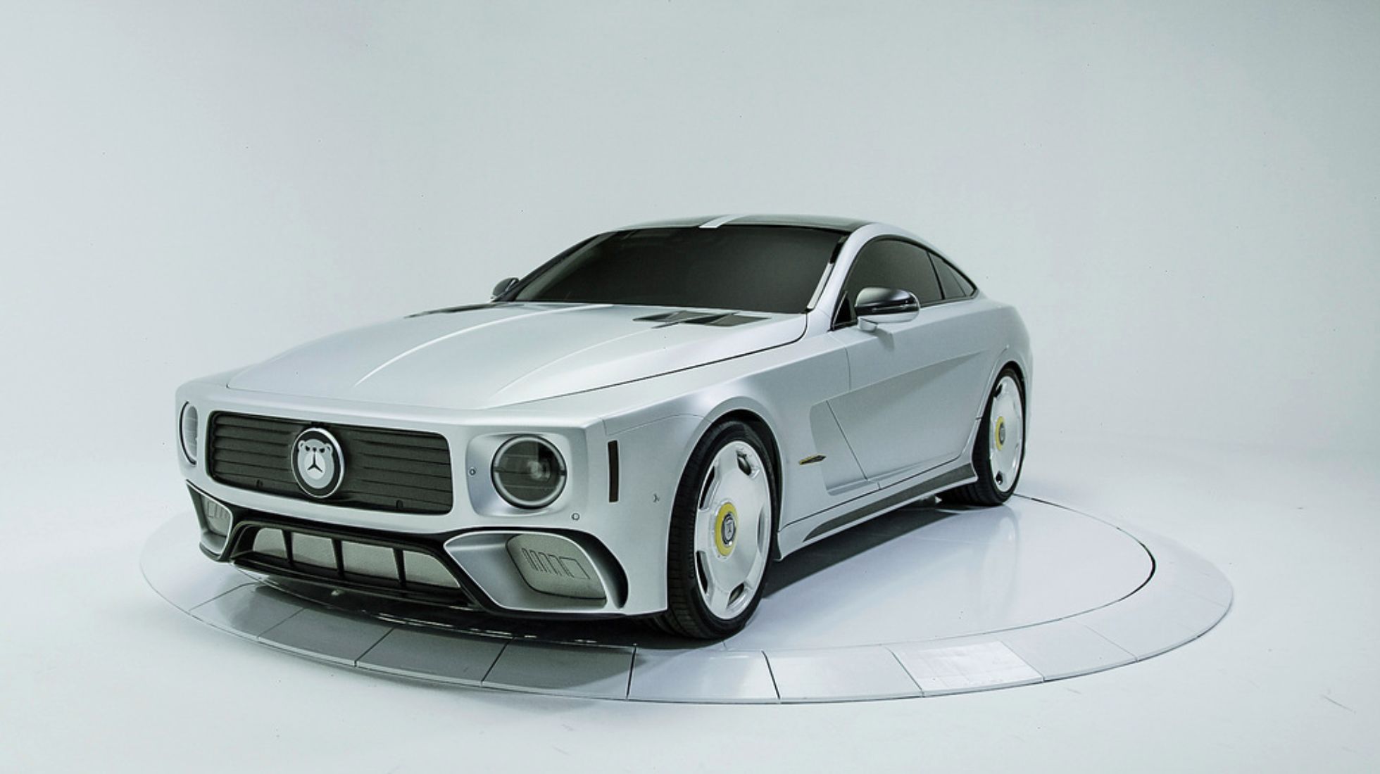 6278bf7496532e30905845ba_will.i.am-Mercedes-AMG-The-Flip-TopGear-SA-2.jpg