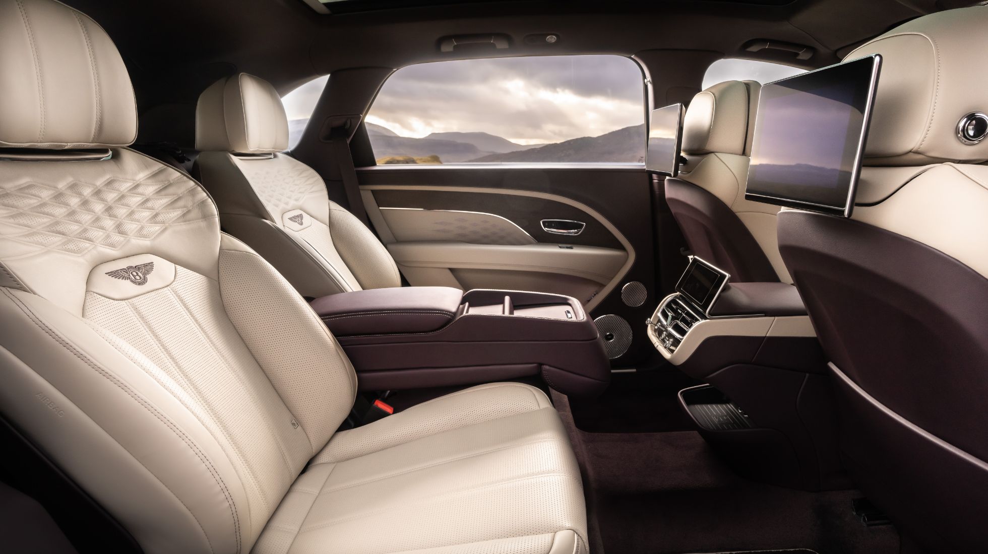 627b5e6613339664d24fc8a2_Bentley-Bentayga-EWB-TopGear-SA-Rear-Seats-2.jpg