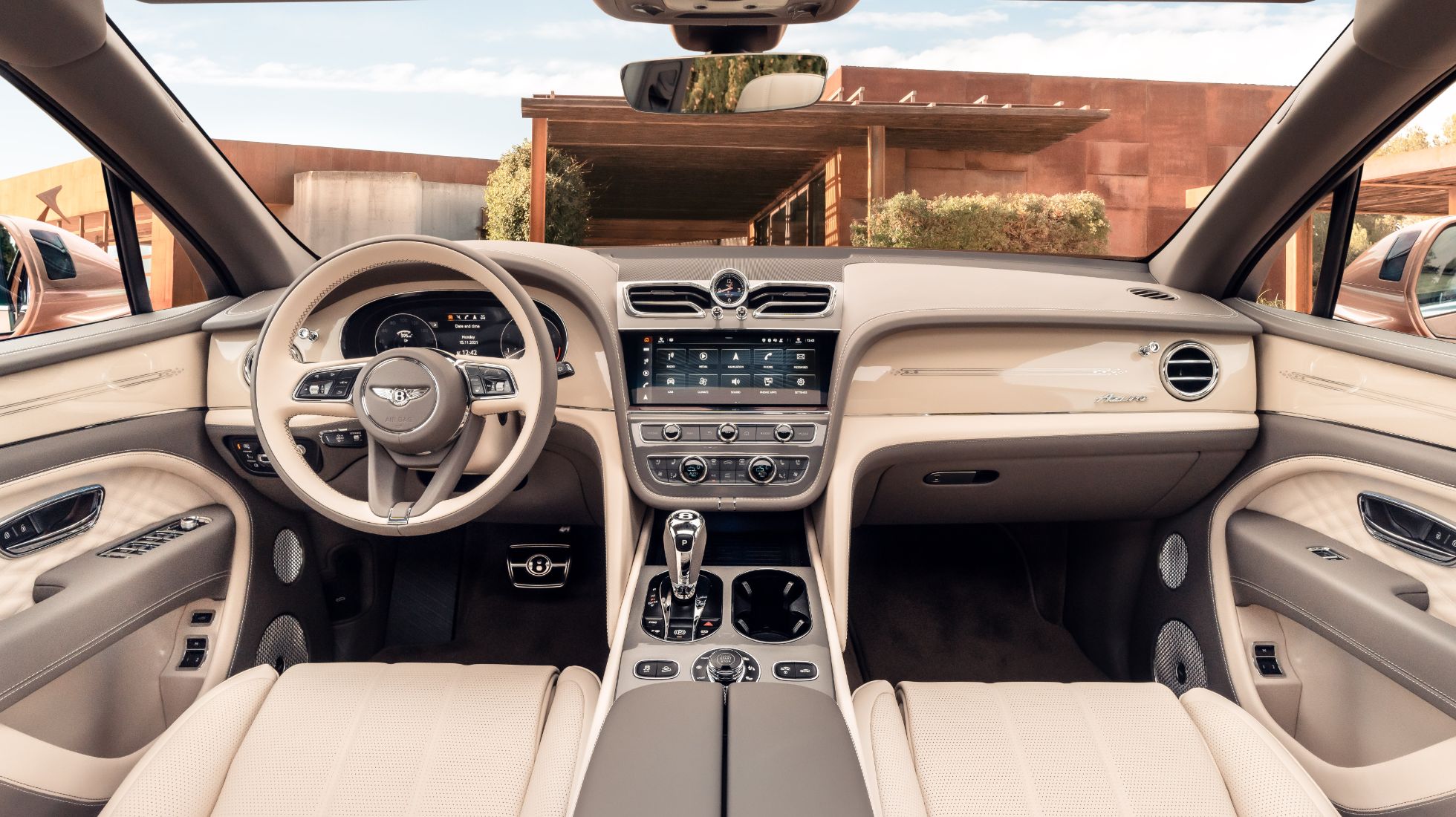 627b5e695f7c8b407765e181_Bentley-Bentayga-EWB-TopGear-SA-Interior-Front-1.jpg