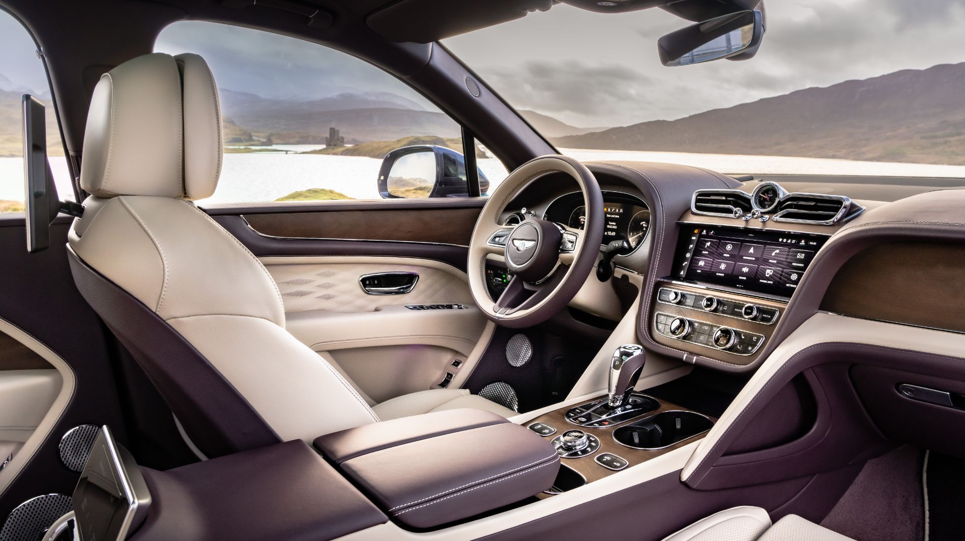 627b5e6ca1cf94600b0caafd_Bentley-Bentayga-EWB-TopGear-SA-Interior-Front-2.jpg