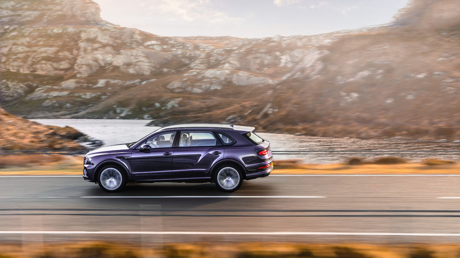 627b5e7db130af5513ae559d_Bentley-Bentayga-EWB-TopGear-SA-Side-3.jpg