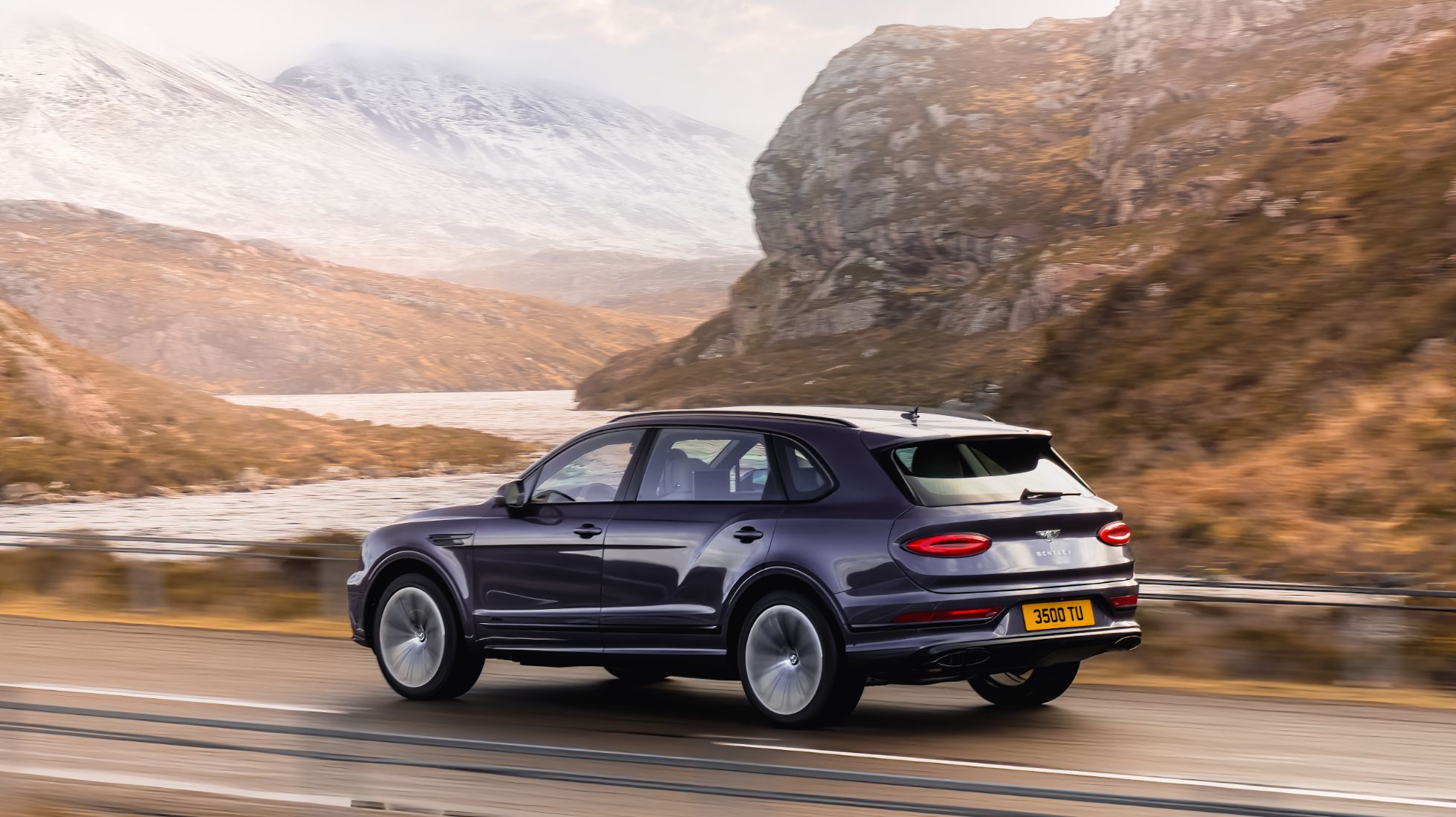 627b5e7dd8478231e276be49_Bentley-Bentayga-EWB-TopGear-SA-Rear-2.jpg