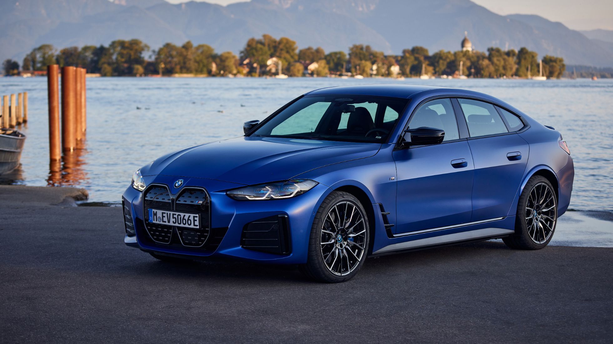 62813cb7ba1fe7d36eb0988d_TopGear-SA_bmw-i4-m50-9-2022-Front-Static-Ice-Blue.jpg
