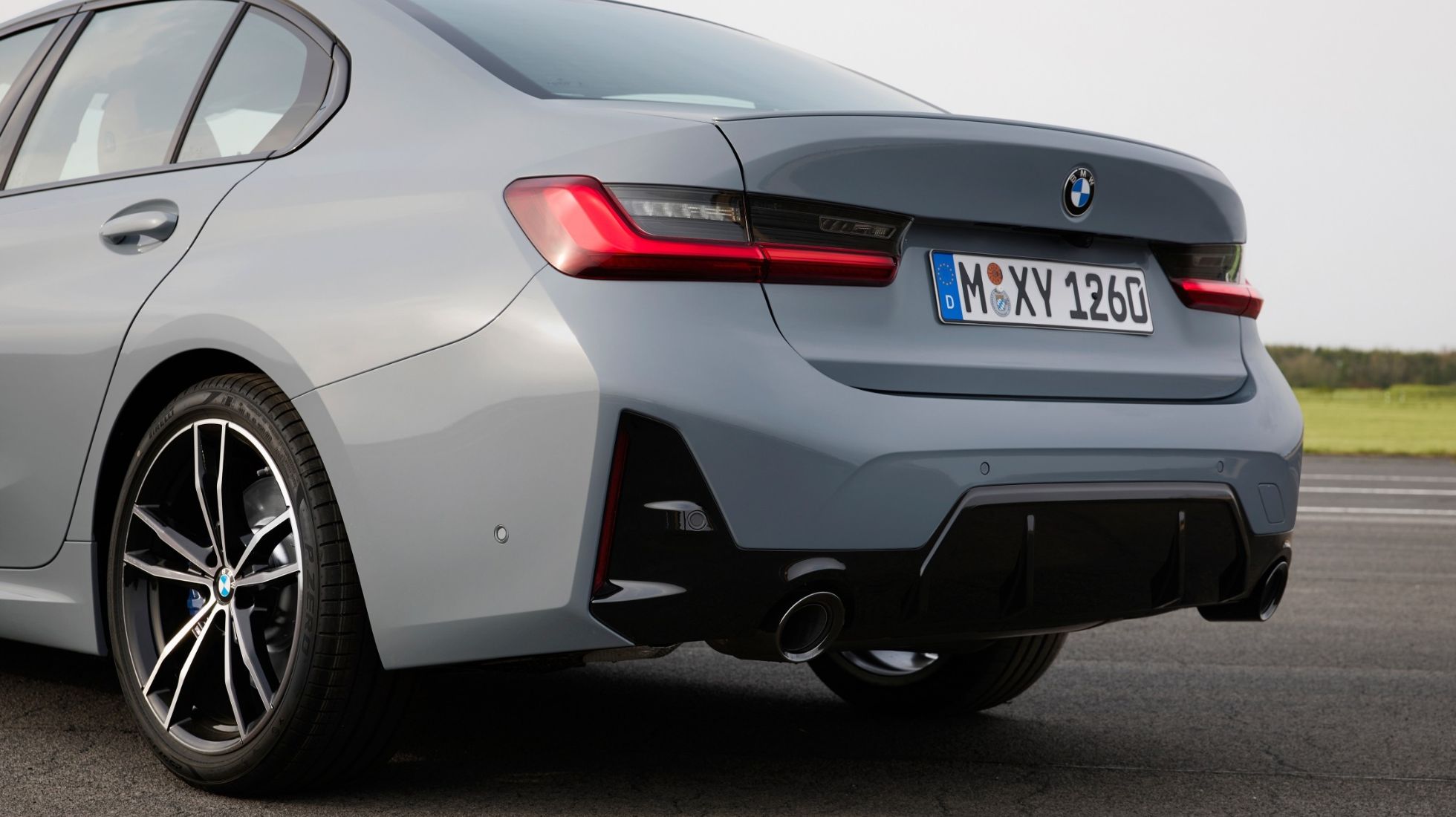 62860f4c65f92a37ba8f2a08_BMW-3-Series-TopGear-SA-Taillights.jpg