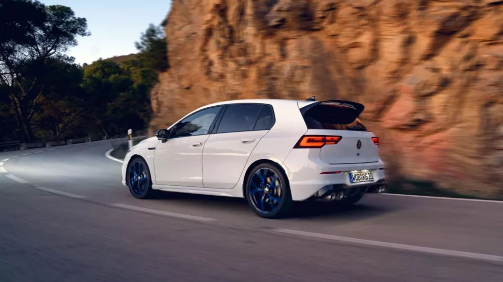 628dcf41677daa67a3e282fb_VW-Golf-R-20-Year-TopGear-SA-Rear.jpg