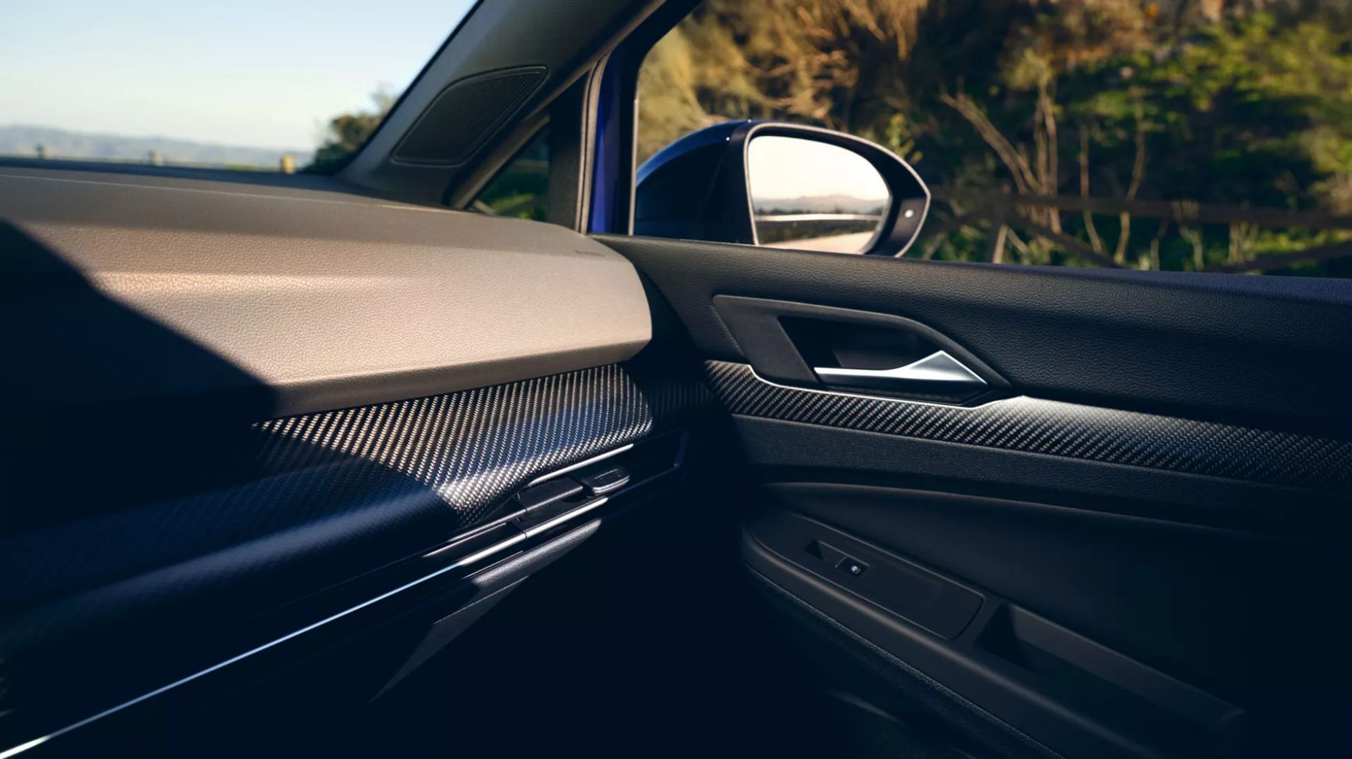 628dcf41e450192a823dca53_VW-Golf-R-20-Year-TopGear-SA-Styling-elements-2.jpg