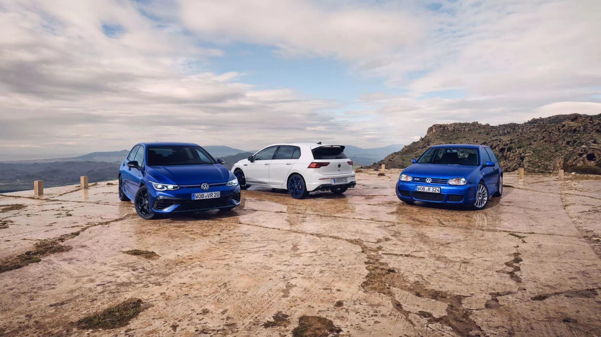 628dcf425a0bea80112af146_VW-Golf-R-20-Year-TopGear-SA-Old-and-New-1.jpg