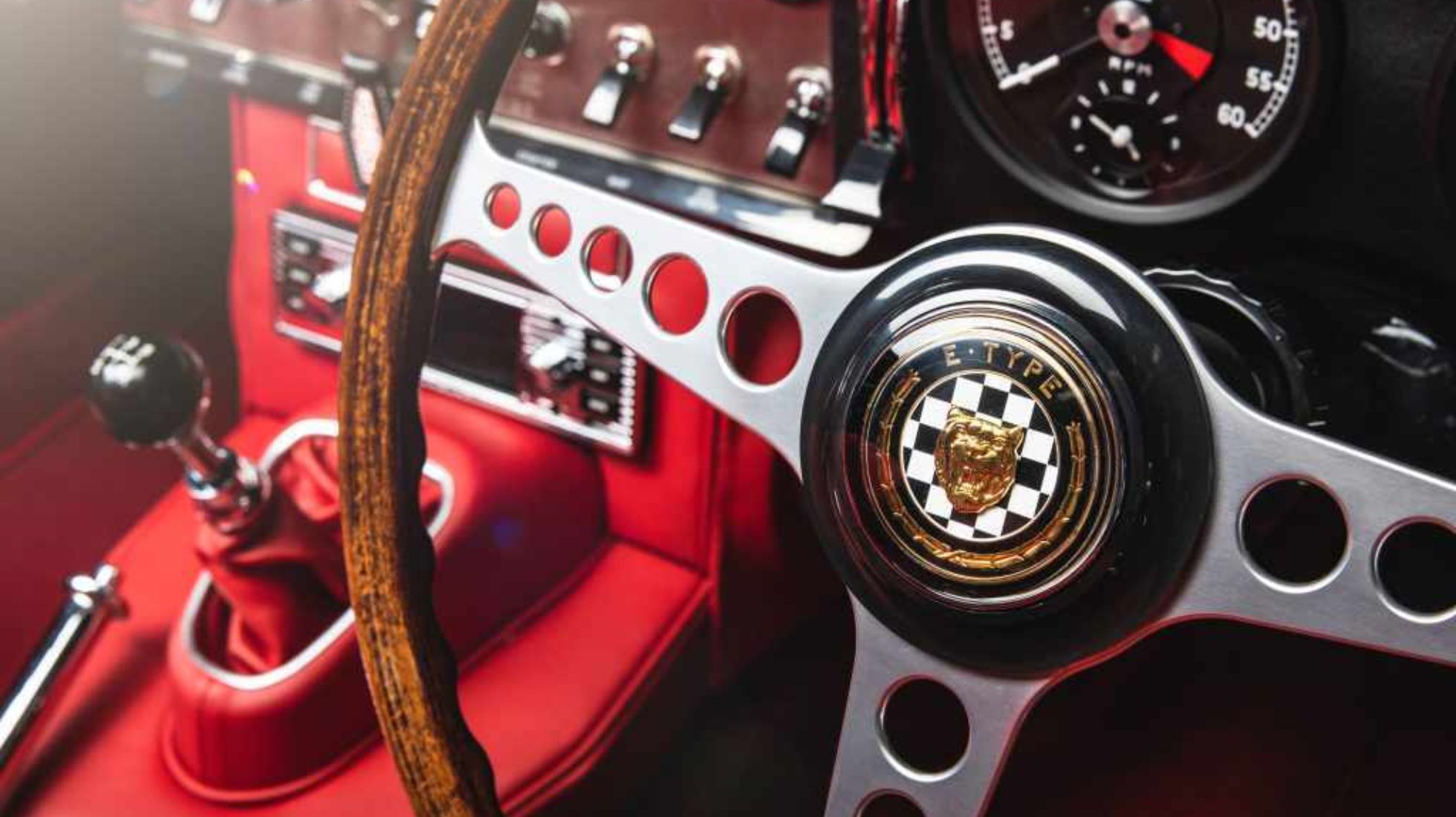 62a06171aa4cf8d0ef88c036_Jaguar-E-Type-TopGear-SA-Steering-Wheel-Detail.jpg