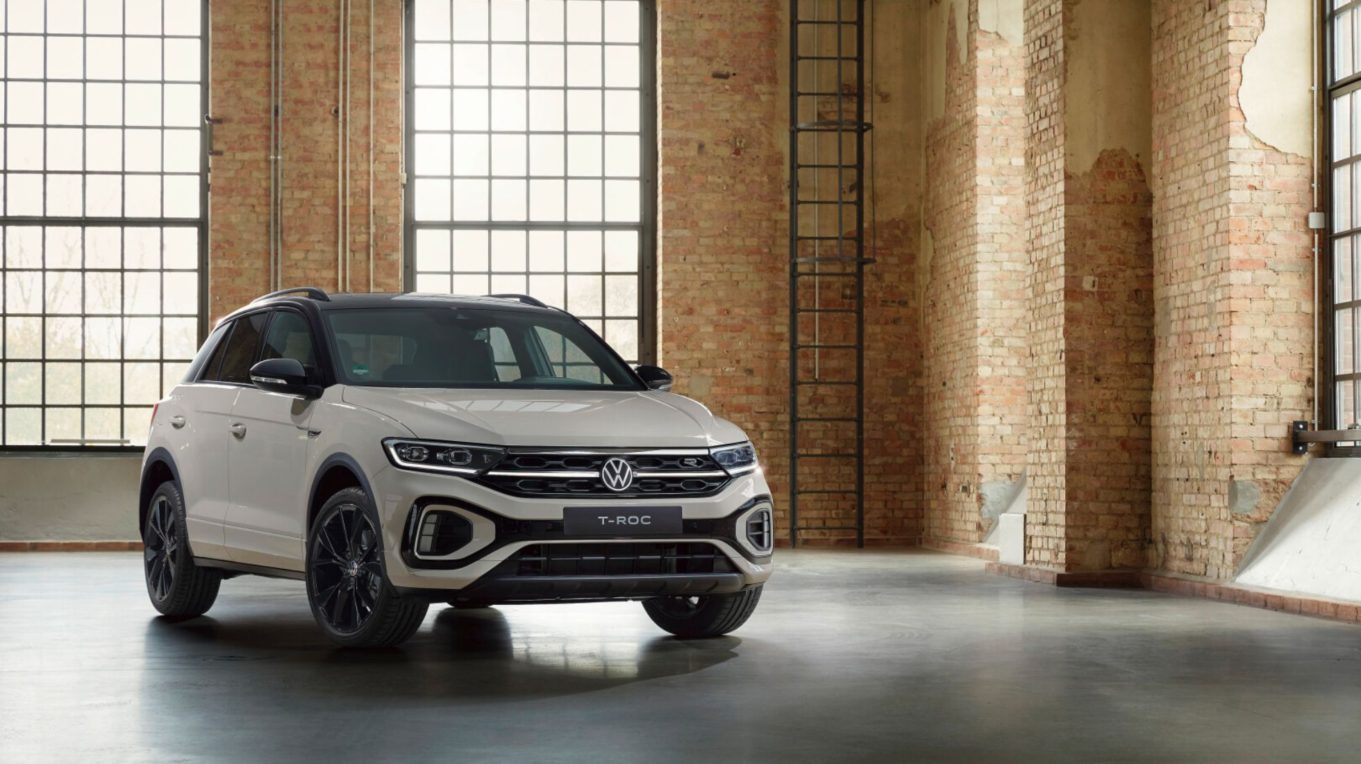 62b2c93c0f484207b2a1831e_Facelift-VW-T-Roc-TopGear-SA-Front-2.jpg