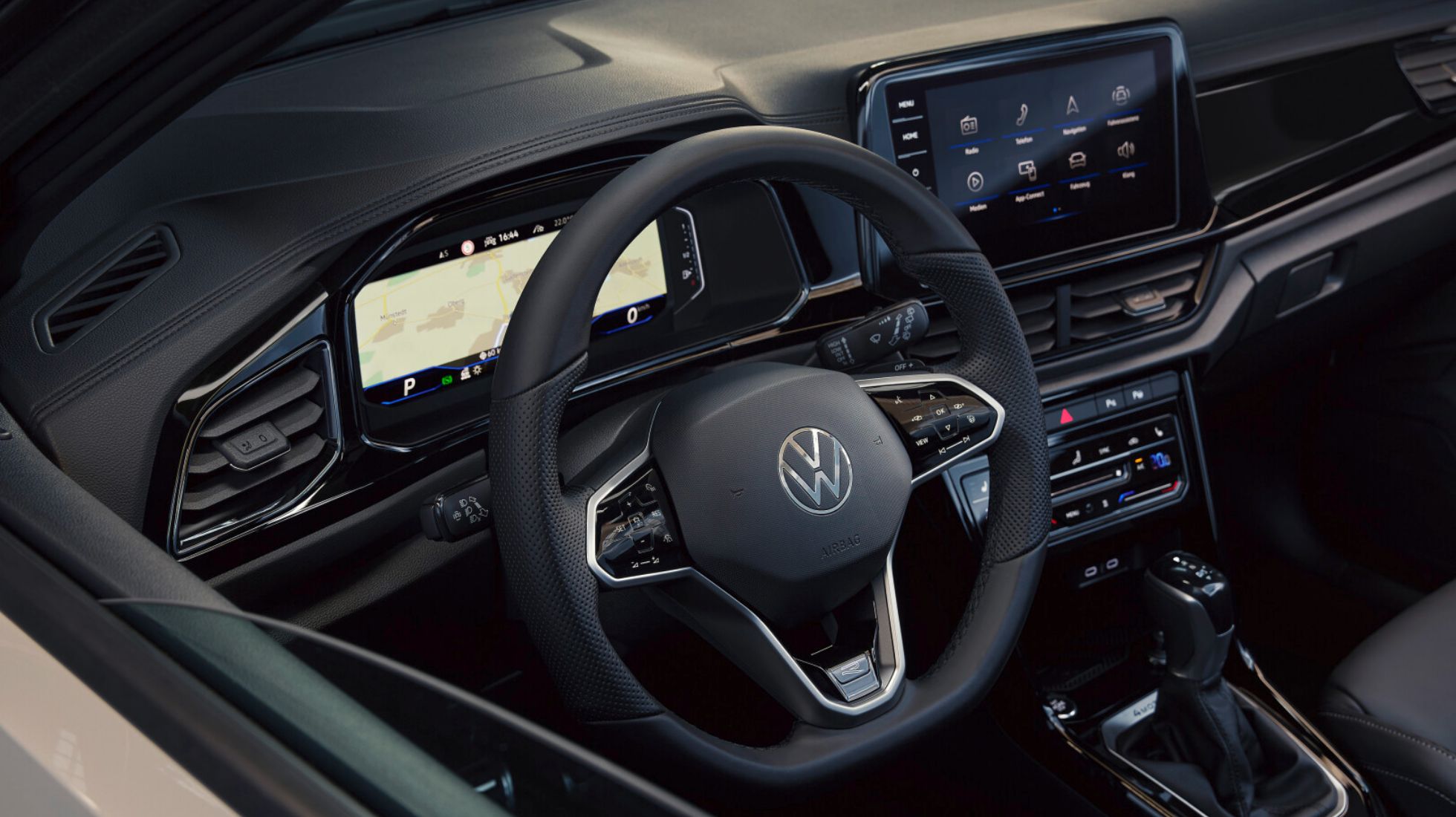 62b2c945b744965ee9a48f47_Facelift-VW-T-Roc-TopGear-SA-Interior.jpg