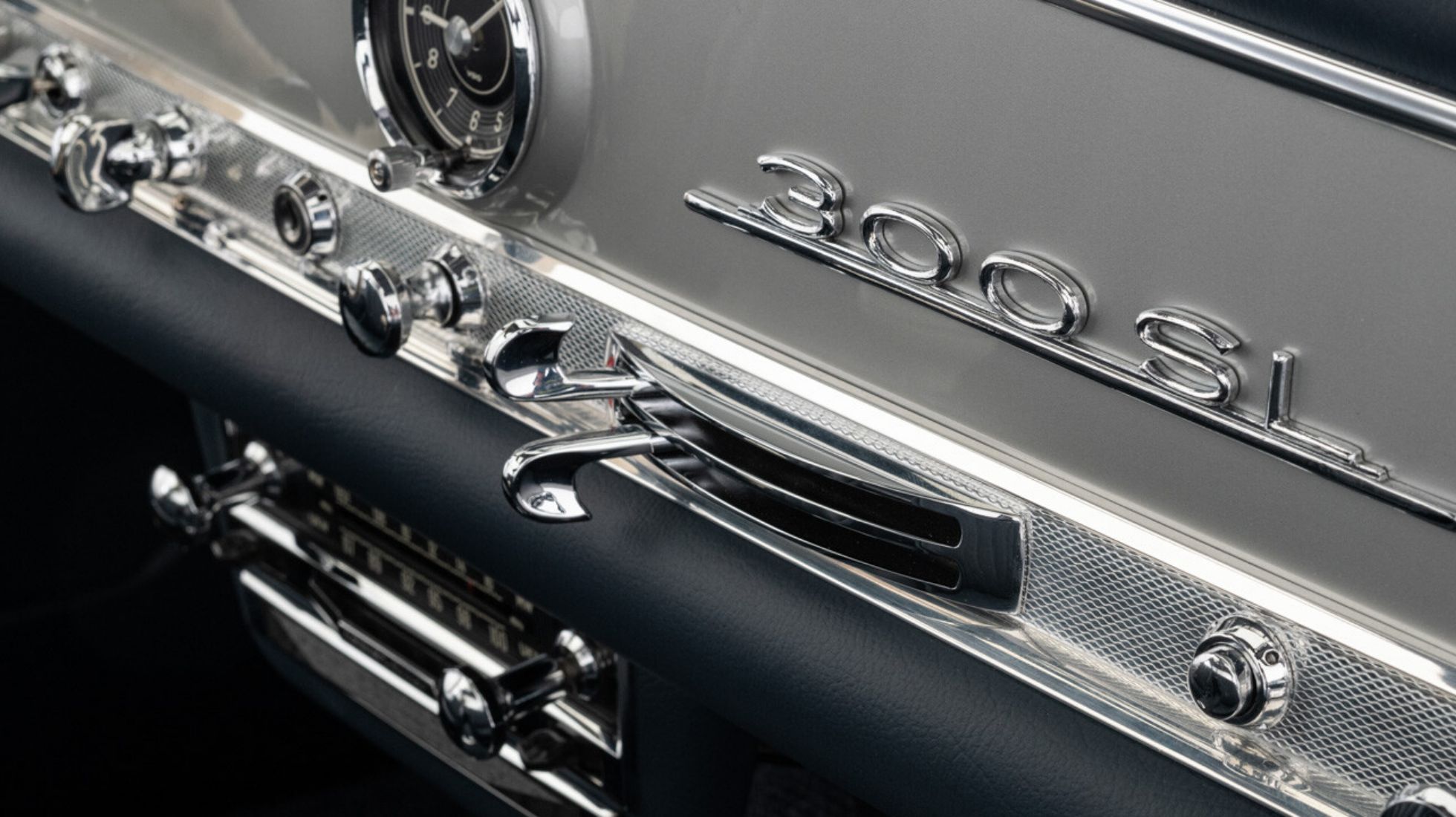 62b55ed360a4281d6d5e3e9b_Brabus-Merc-300-SL-Gullwing-Andy-Warhol-TopGear-SA-Interior-1.jpg