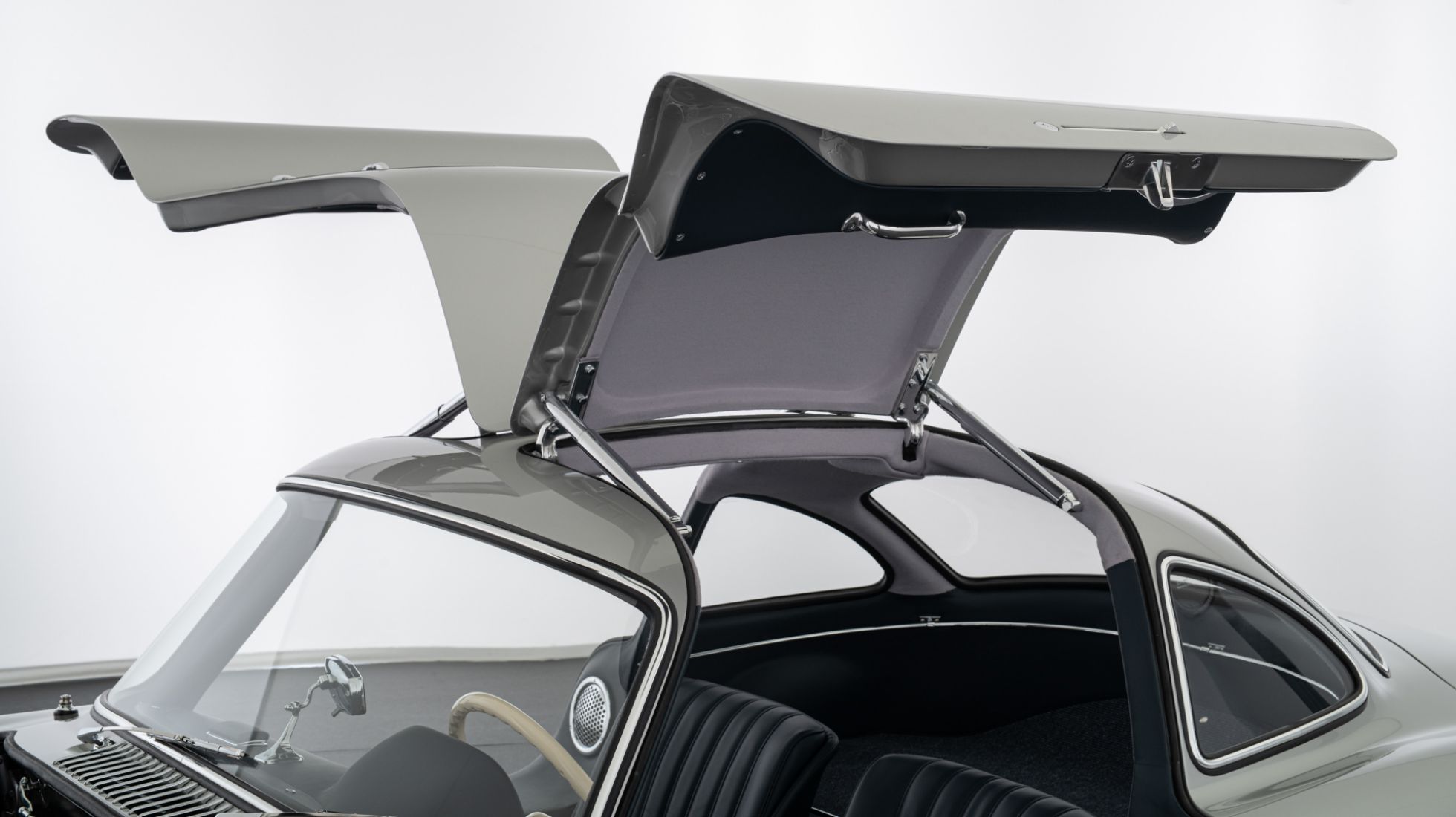 62b55ed3f0c9ce15046d9738_Brabus-Merc-300-SL-Gullwing-Andy-Warhol-TopGear-SA-Exterior-Detailing-1.jpg