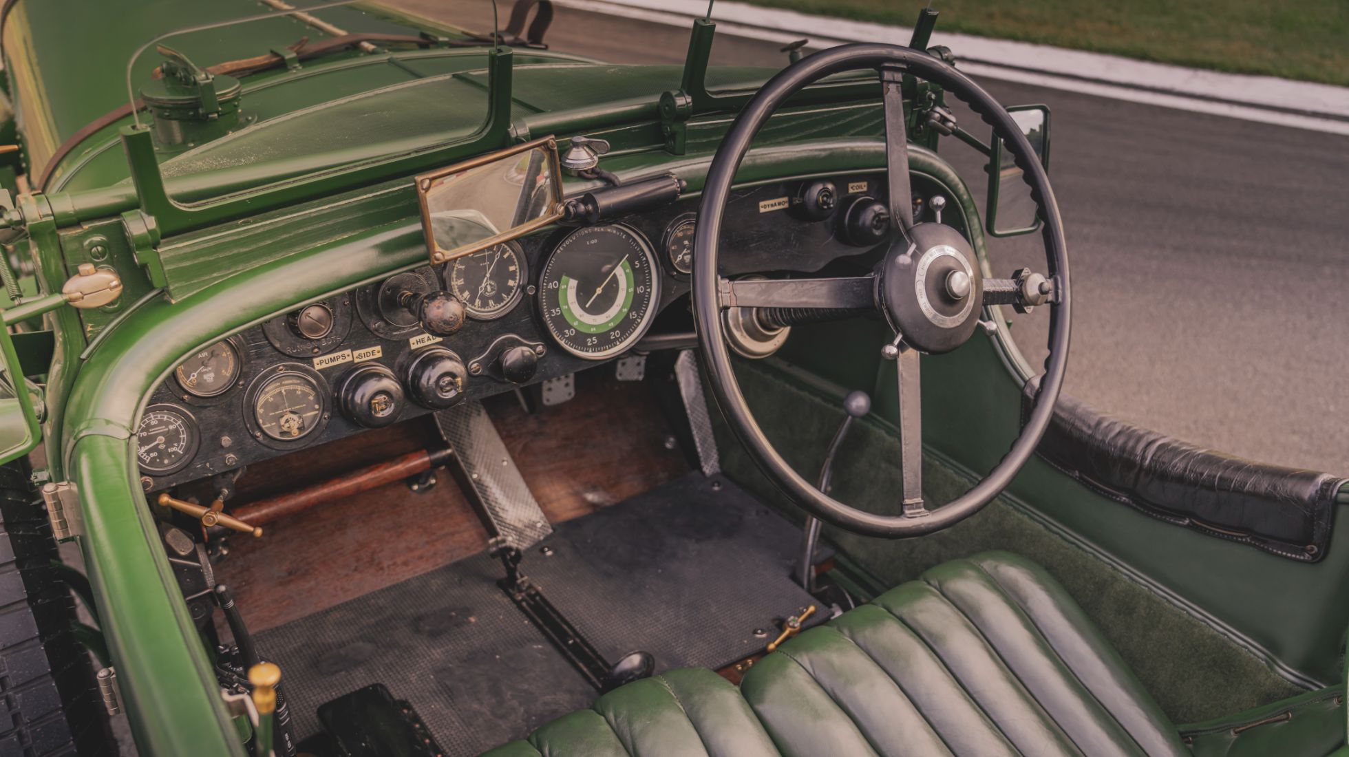 62babed7b0d7468bcf68dad0_Bentley-Speed-Six-TopGear-SA-Interior-Detail-1.jpg