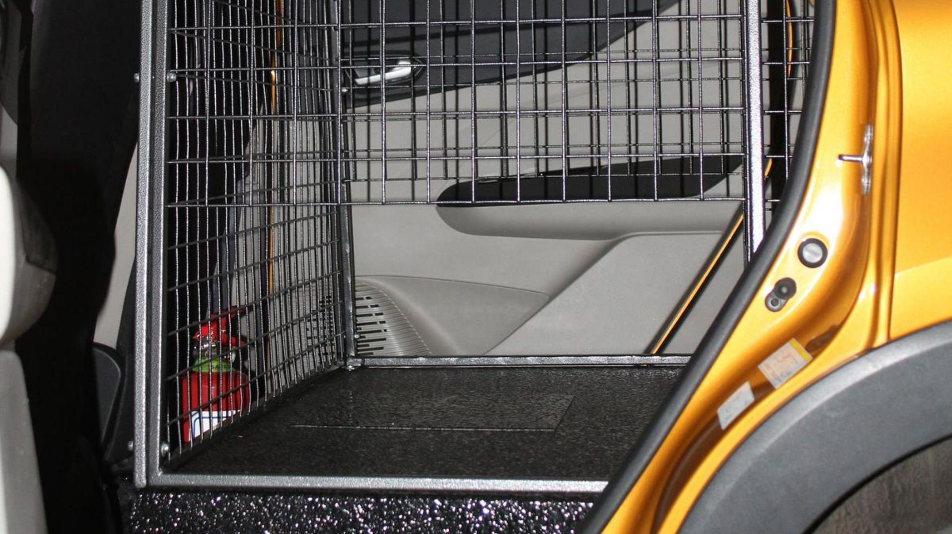 62c2d91f8f5e0d1aade85c5e_Renault-Triber-Express-TopGear-SA-Protective-Cage-2.jpg