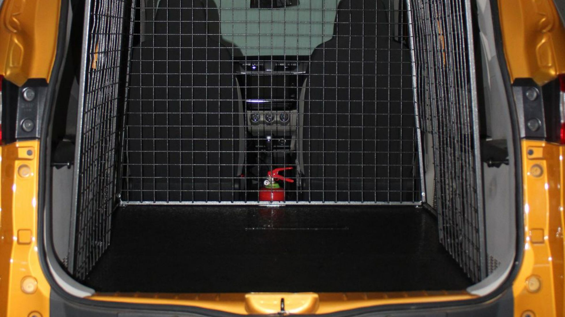 62c2d91ff51d7f3fd63f5c9e_Renault-Triber-Express-TopGear-SA-Protective-Cage-1.jpg