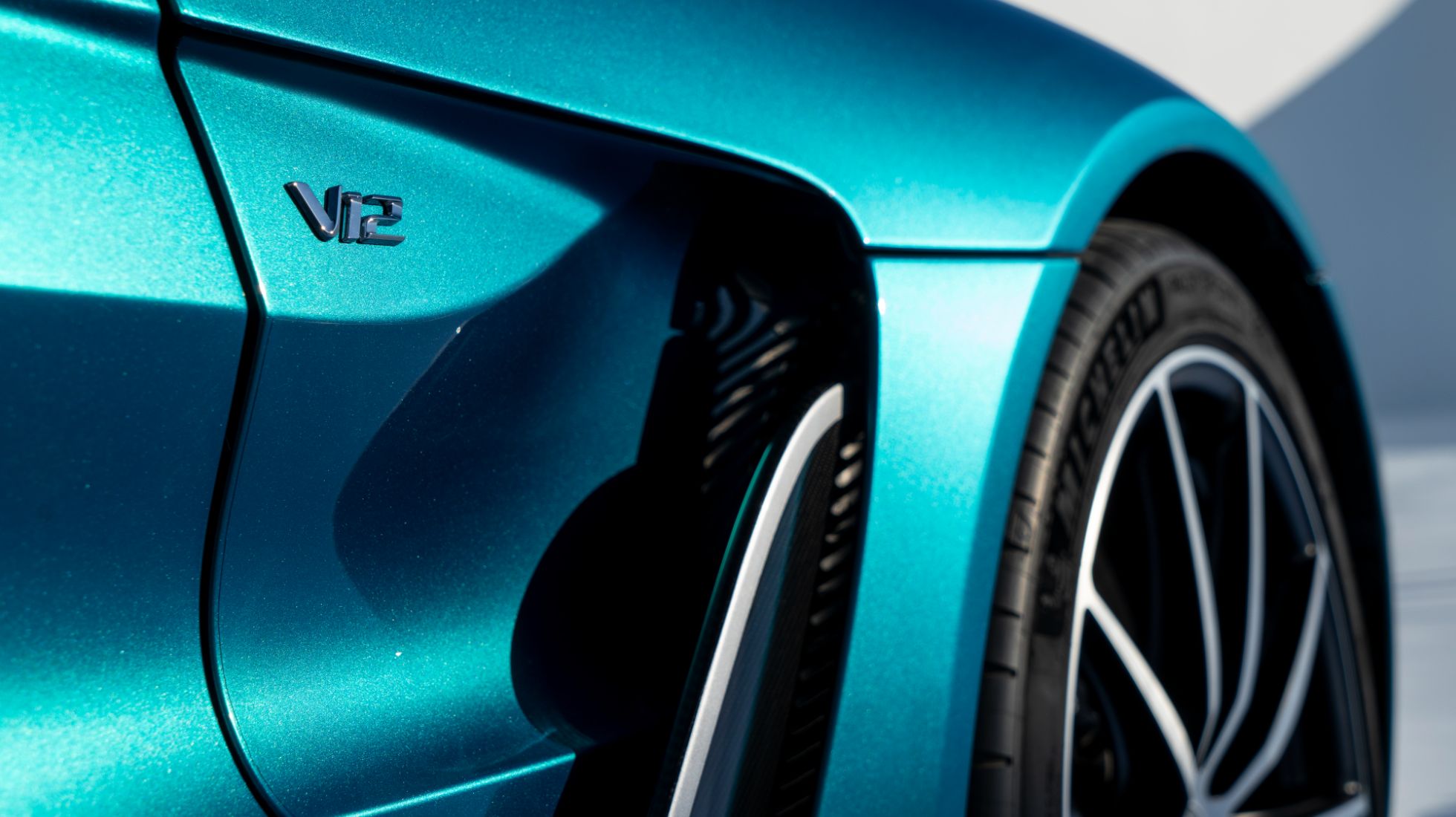 63048af5b4cafdfdf38949f2_Aston-Martin-V12-Vantage-Roadster-TopGear-SA-Exterior-Detail.jpg