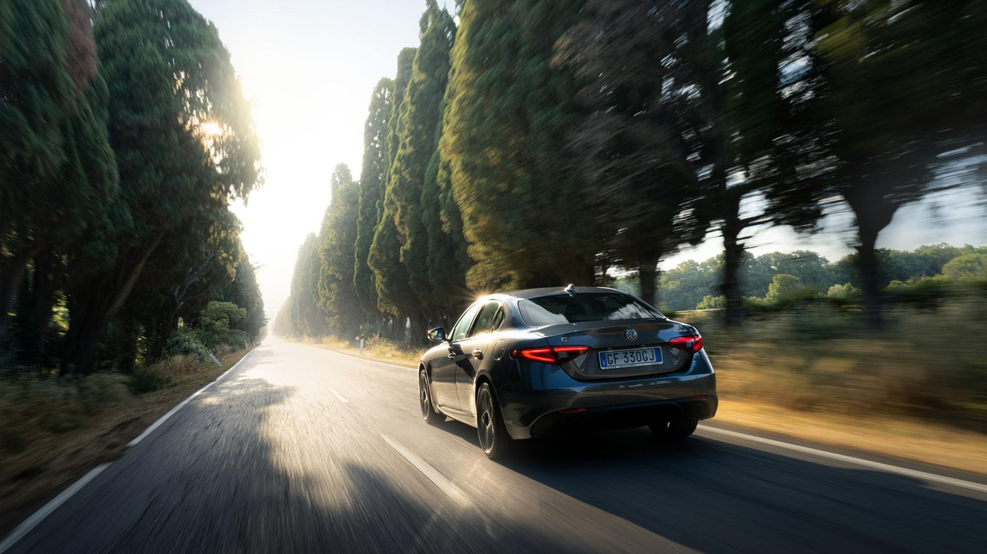 630f194207f4afae0bc6e2c9_Alfa-Romeo-Giulia-Veloce-TopGear-SA-Rear-2.jpg