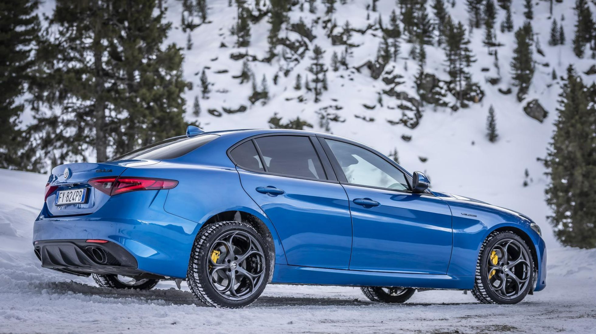630f19432e577fe1442f41e6_Alfa-Romeo-Giulia-Veloce-TopGear-SA-Rear-1.jpg