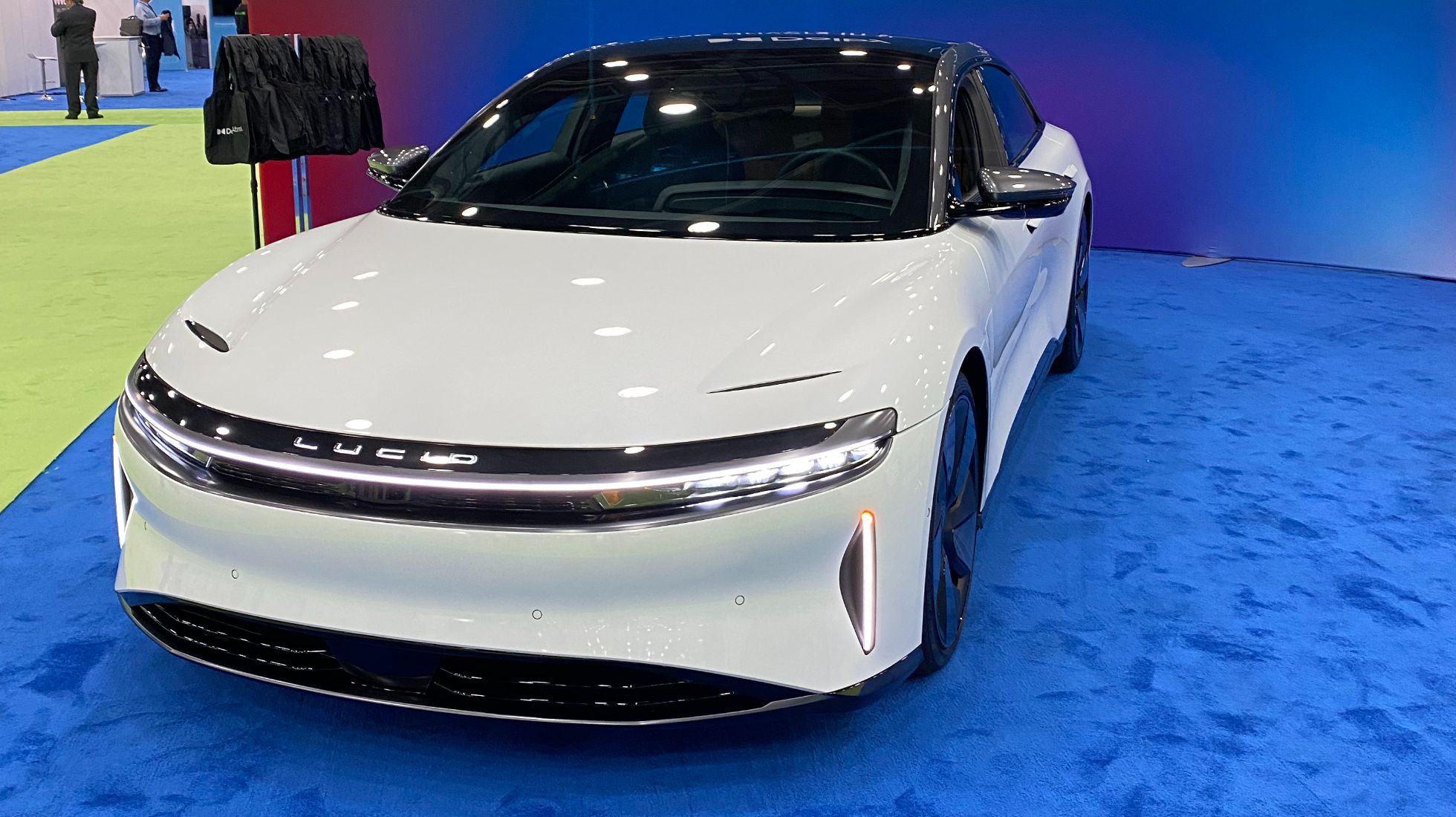6341c09723dff81c6f60f37d_Lucid-EV-TopGear-South-Africa-Detroit-Auto-Show-22.jpg