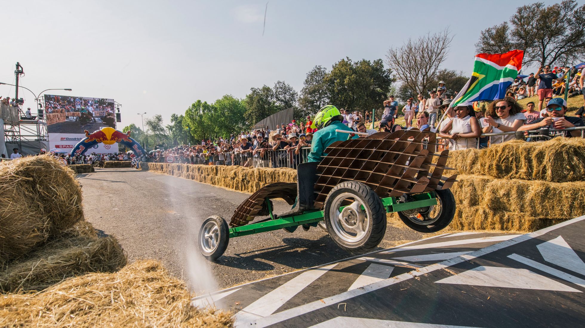 6343d2e6a49476740242ed66_Red-Bull-Box-Cart-Race-TopGear-SA5.jpg