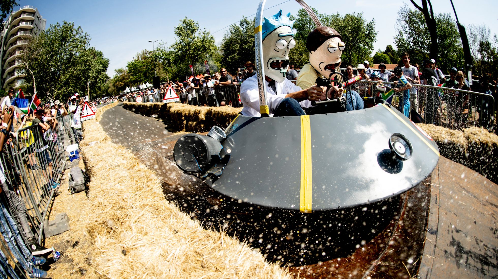 6343d2eaa49476515e42ef84_Red-Bull-Box-Cart-Race-TopGear-SA3.jpg
