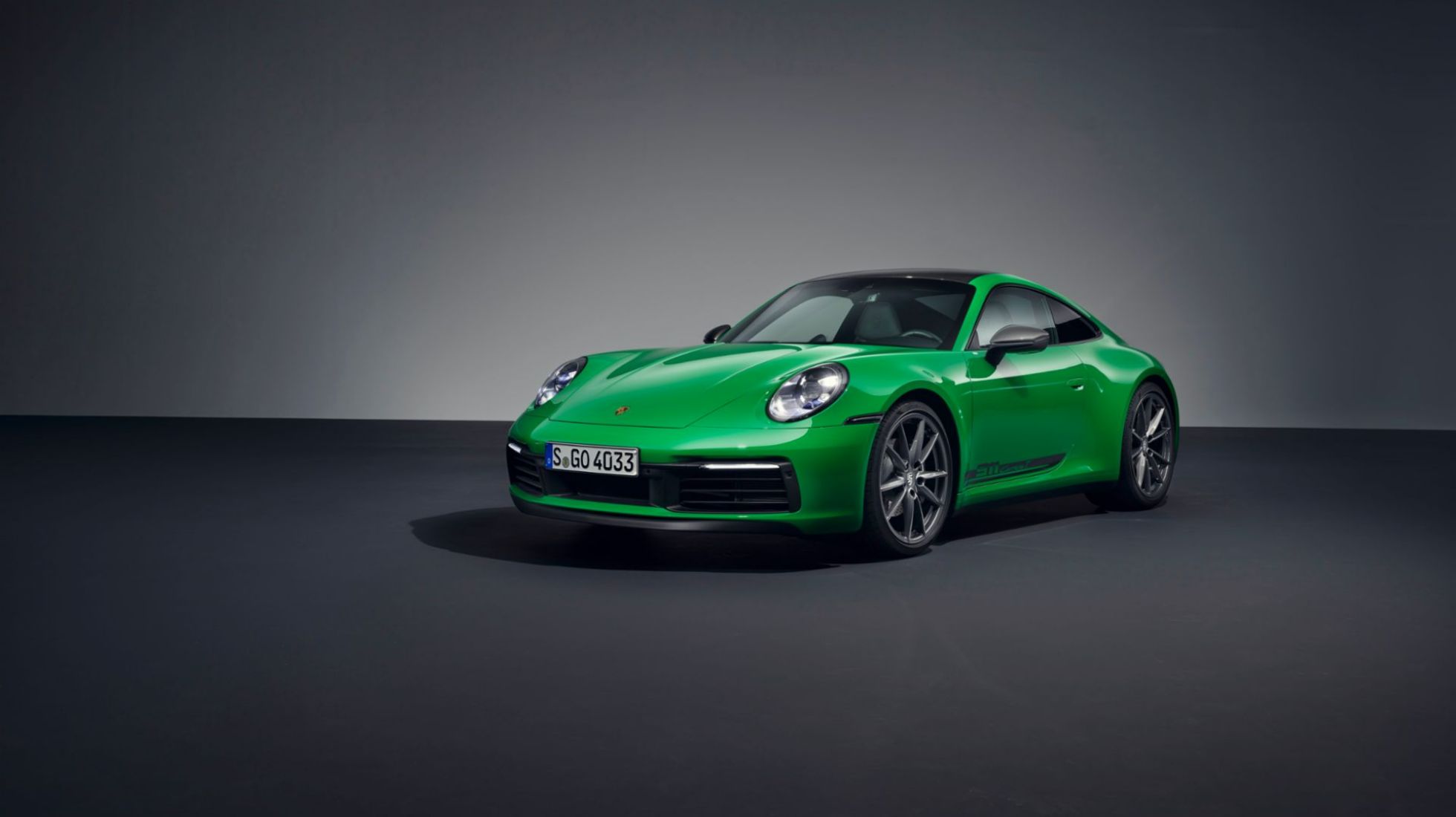 Porsche 911 Carrera T debuts as a weight-stripped option