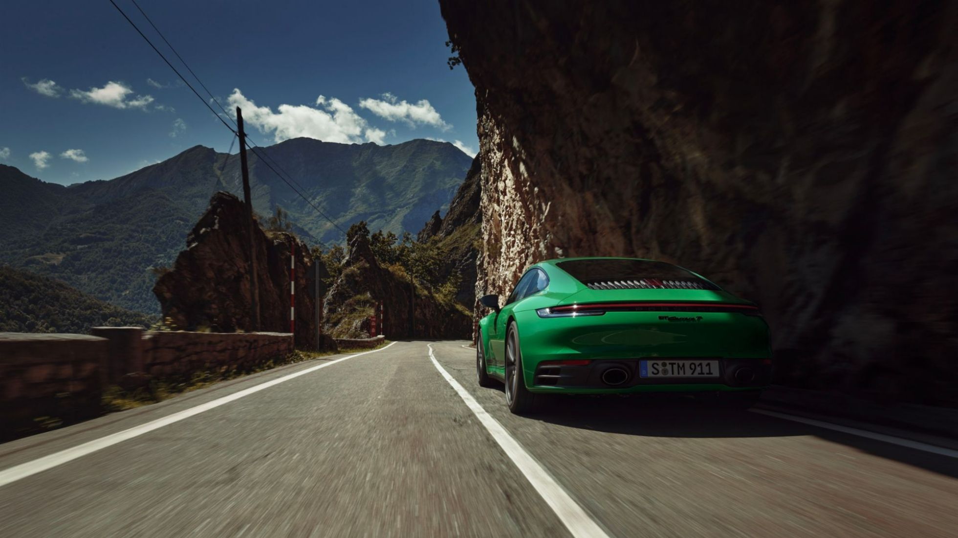 6350ef6e9fff757426582087_Porsche-911-Carrera-T-TopGear-SA-Rear-1.jpg