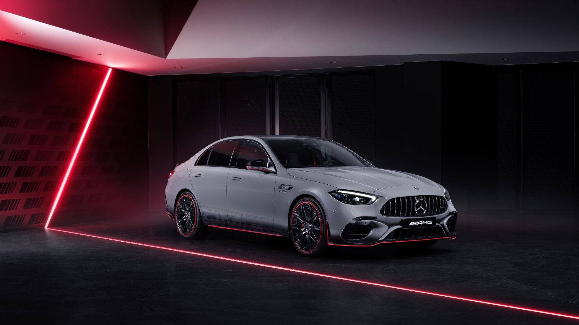 Mercedes-AMG C63 S F1 Edition unveiled with an eye-catching stance.