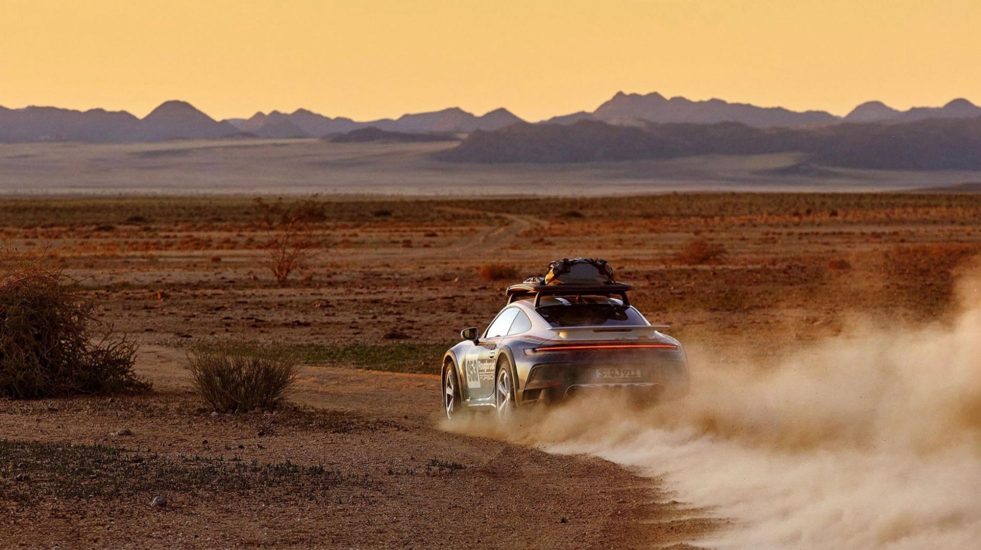 637740996b828f402f25578e_Porsche-911-Dakar-TopGear-SA-7.jpg