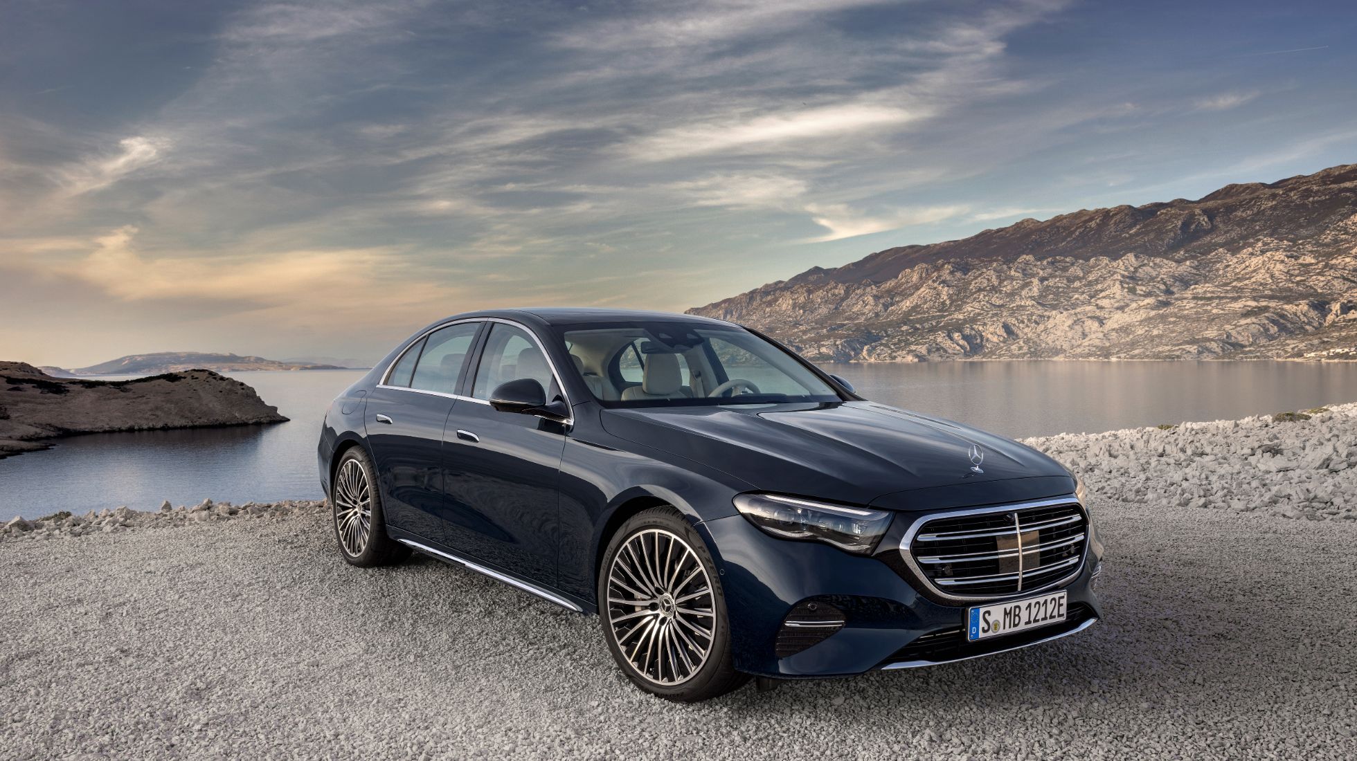 6448dfcbc5bd3a78d08a6c7d_Mercedes-Benz-E-Class-TopGear-SA-Front-3.jpg