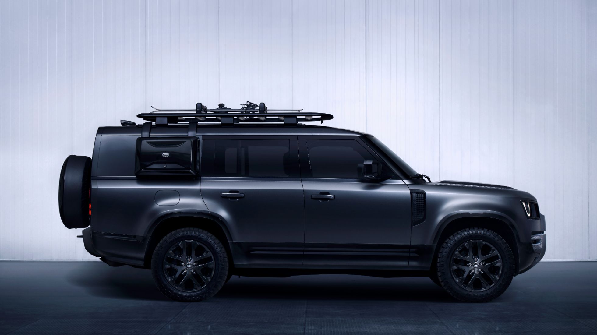 6450cb649f56959b6297125f_Land-Rover-Defender-130-Outbound-TopGear-SA-Side.jpg