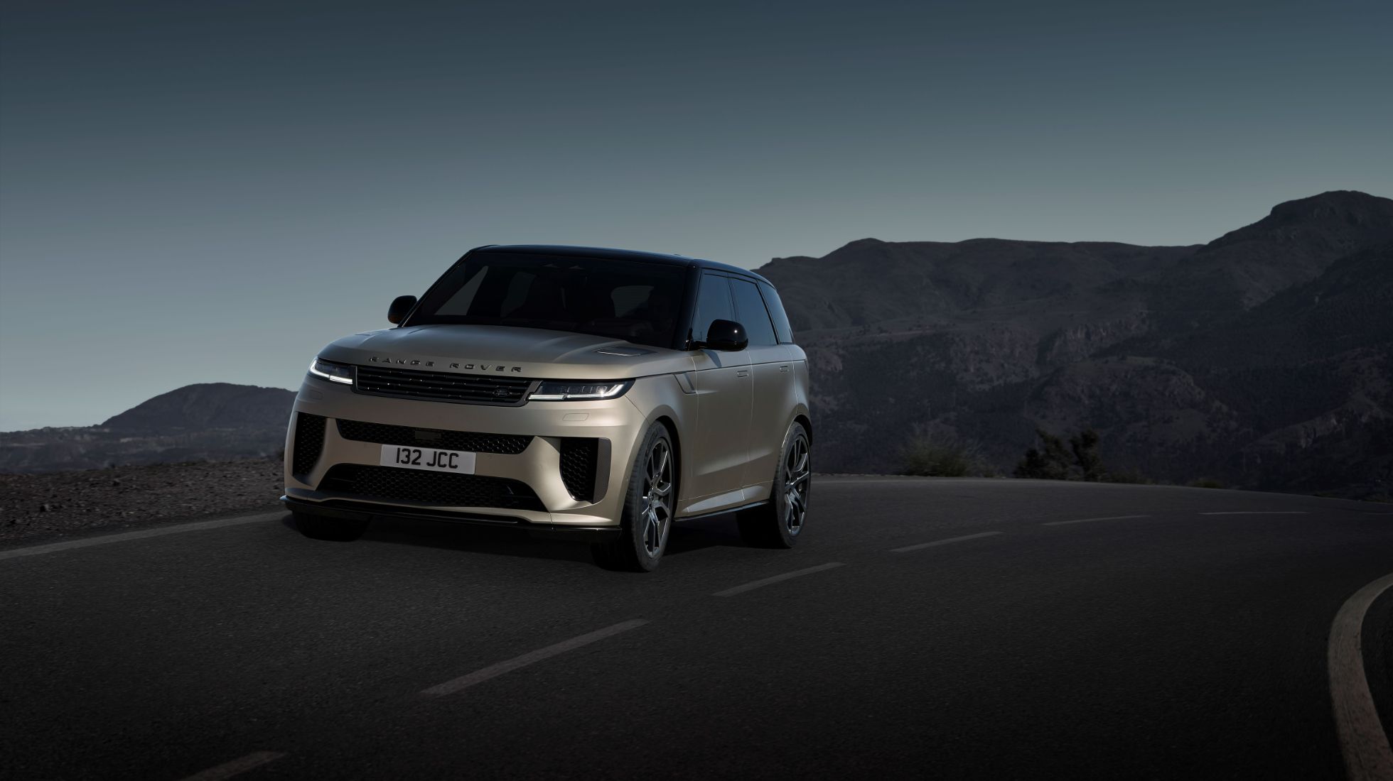 647866dfb78a8bae1c87e4f7_Range-Rover-Sport-SV-2024-TopGearSA-Front-Wide-1.jpg
