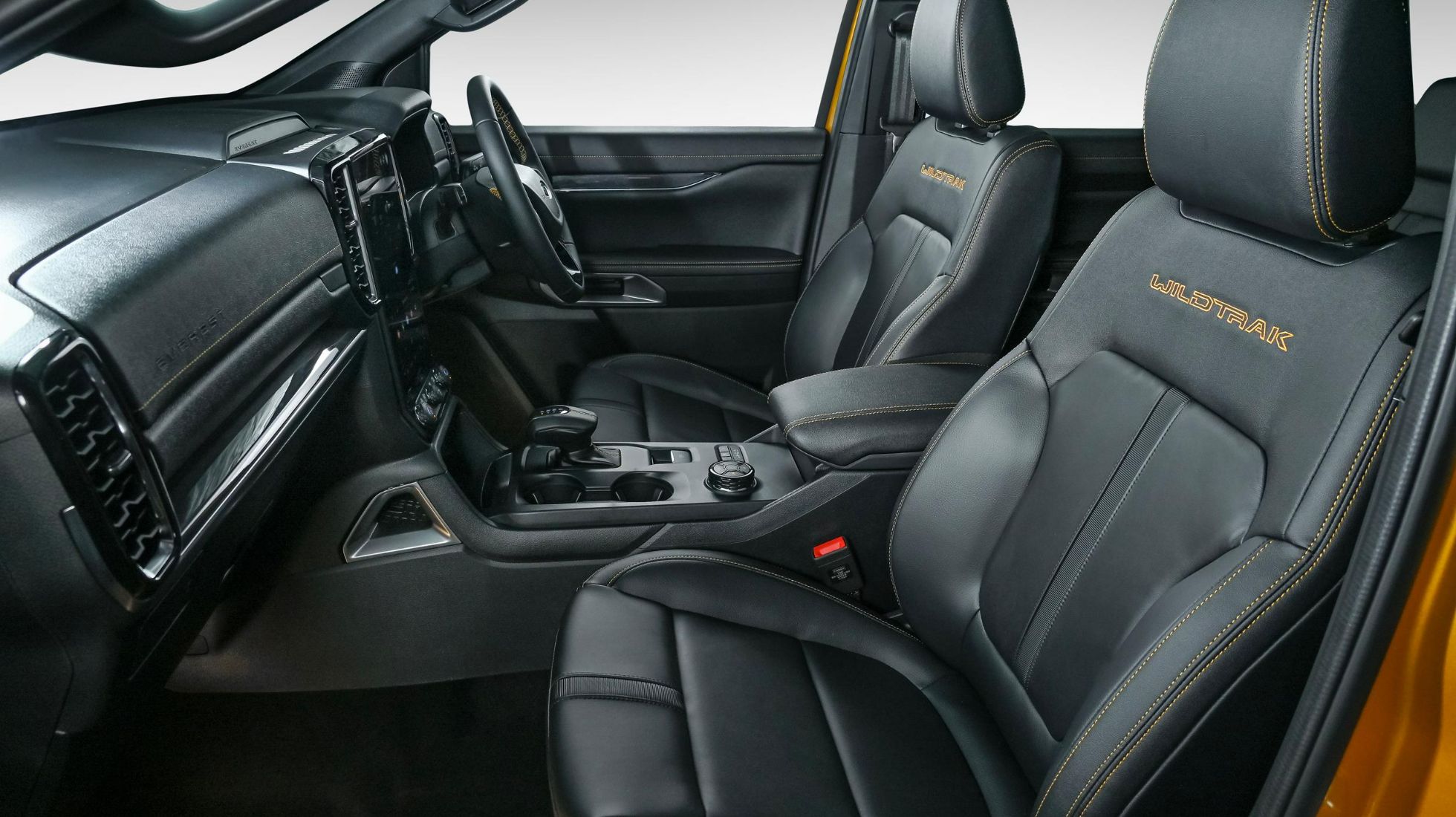 64798cb9f2adfd8fd5d81b3a_Ford-Everest-Wildtrak-TopGear-SA-Interior-3.jpg