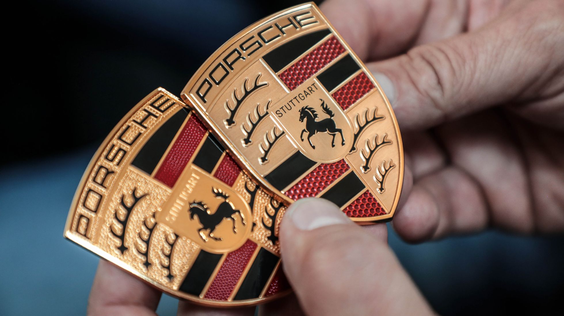 6479b1a6375c69cb20791391_New-Porsche-Badge-2023-TopGearSA-3.jpg
