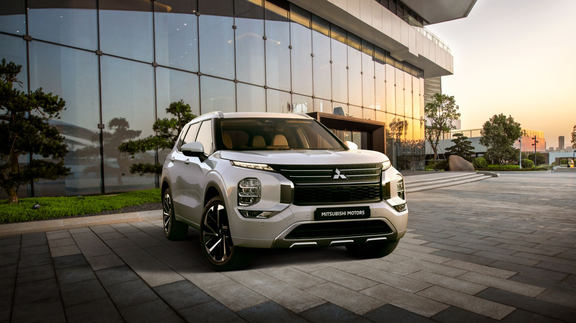 Mitsubishi Outlander Arrives: A Sharp Contender in Adventure SUV Class