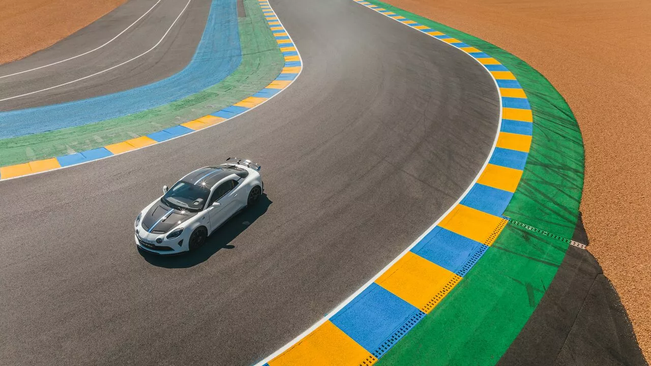 6481cbc769e7a759dfa2f2c0_Alpine-A110-R-Le-Mans-TopGearSA-front-wide.webp