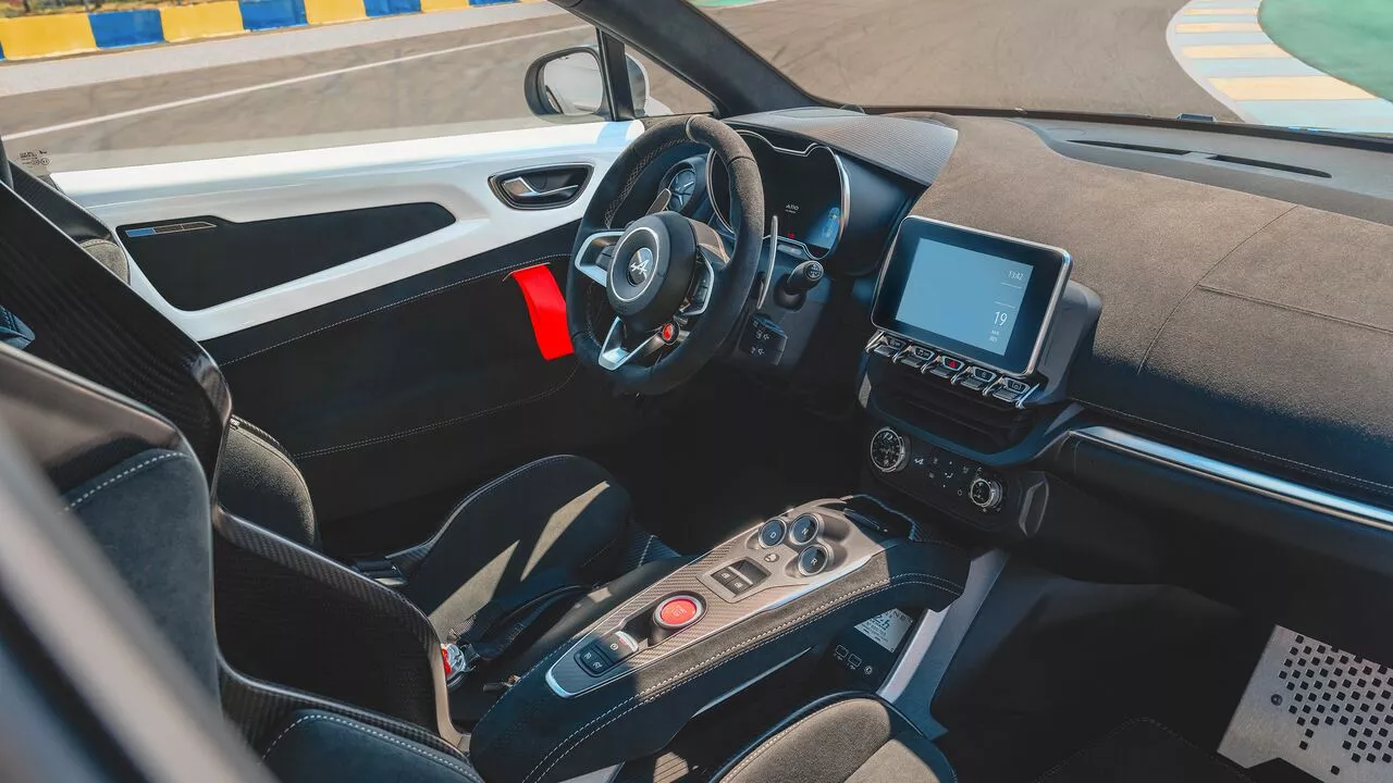 6481cbe527e5a9a6540d8465_Alpine-A110-R-Le-Mans-TopGearSA-Interior.webp
