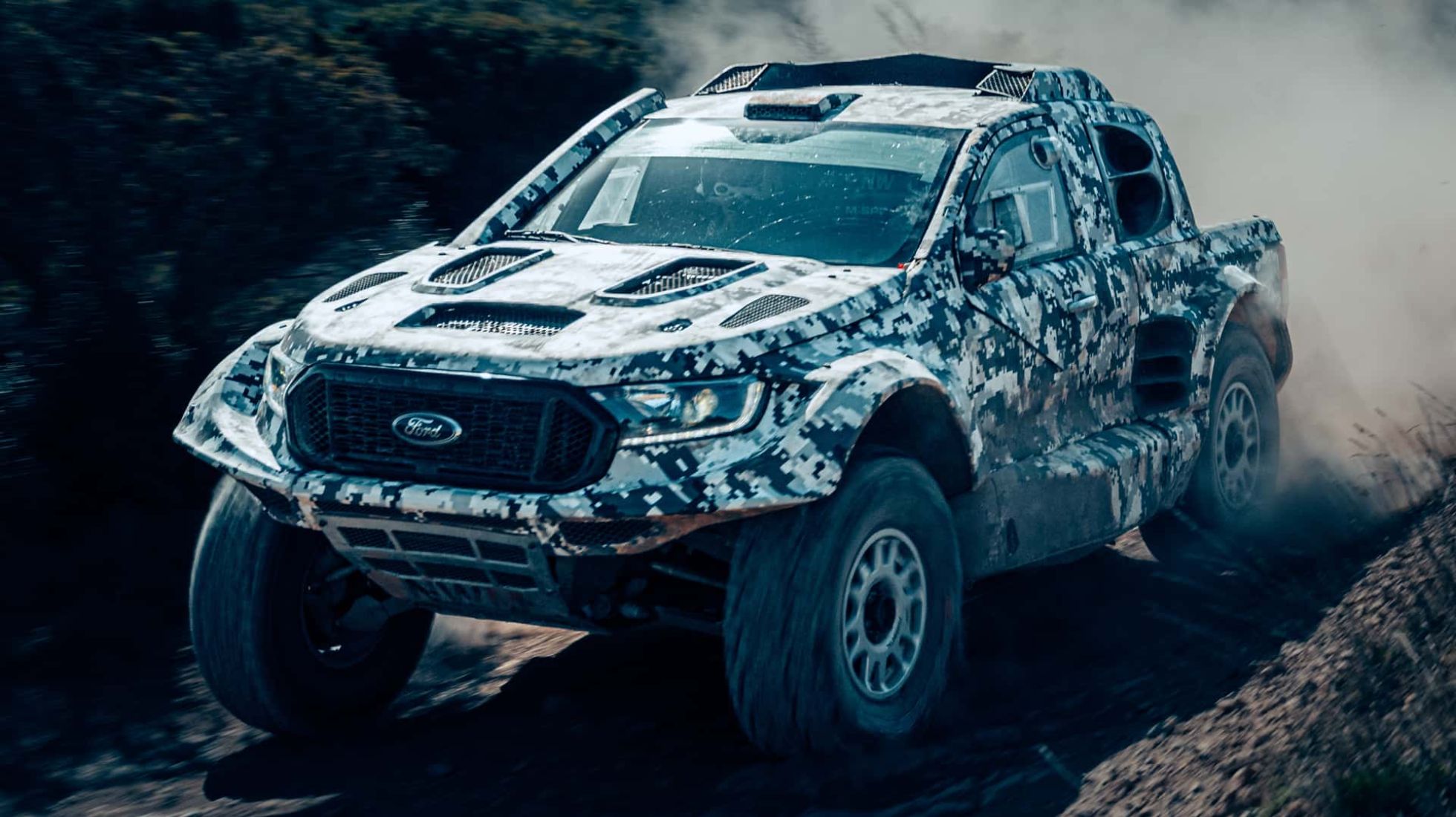 649009133cd47c9e380372cd_Ranger-Raptor-Dakar-TopGearSA-Front-3.jpeg