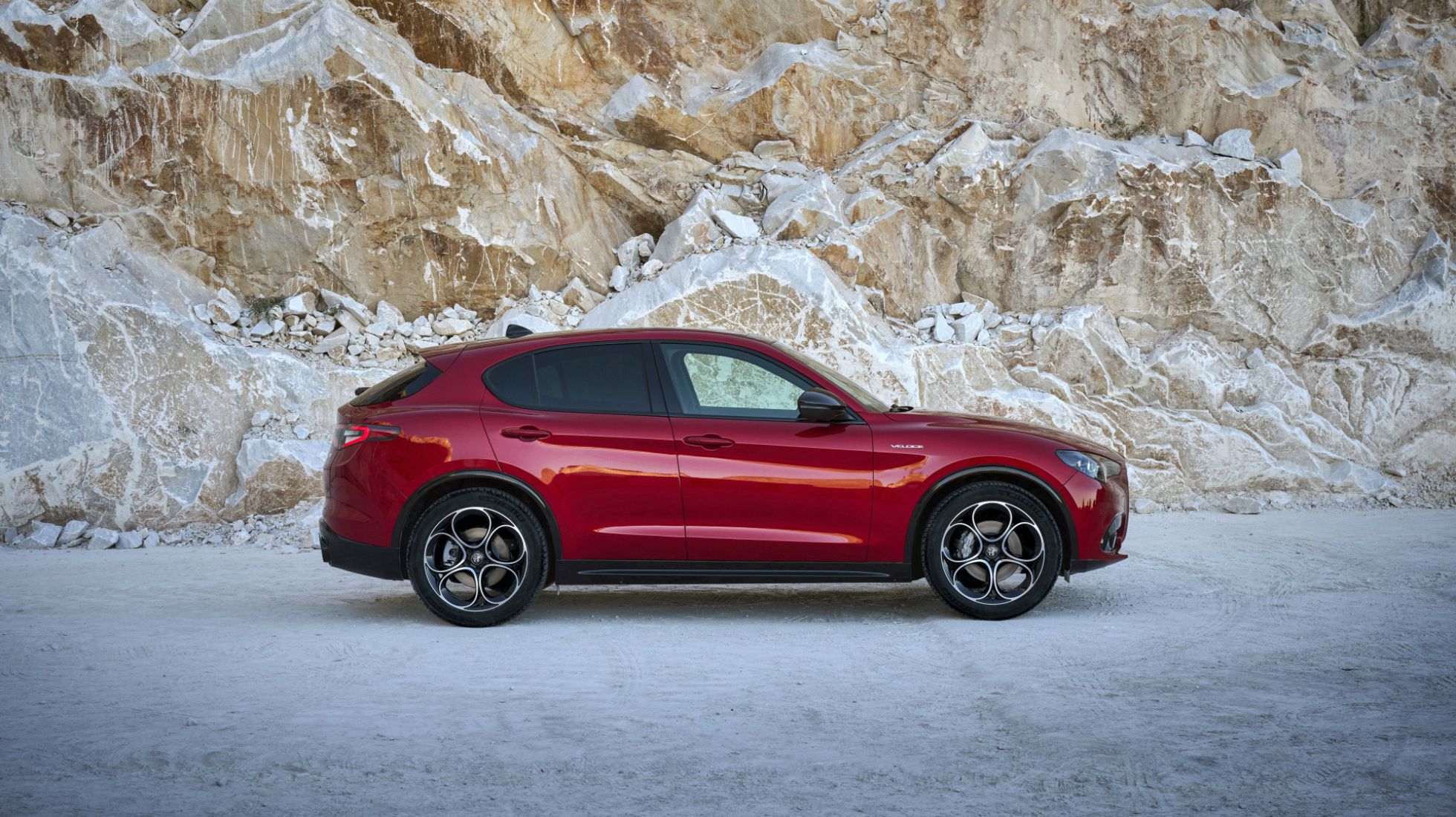 64993b8822c07850d9e7037a_Alfa-Romeo-Stelvio-Veloce-TopGear-SA-Side.jpg