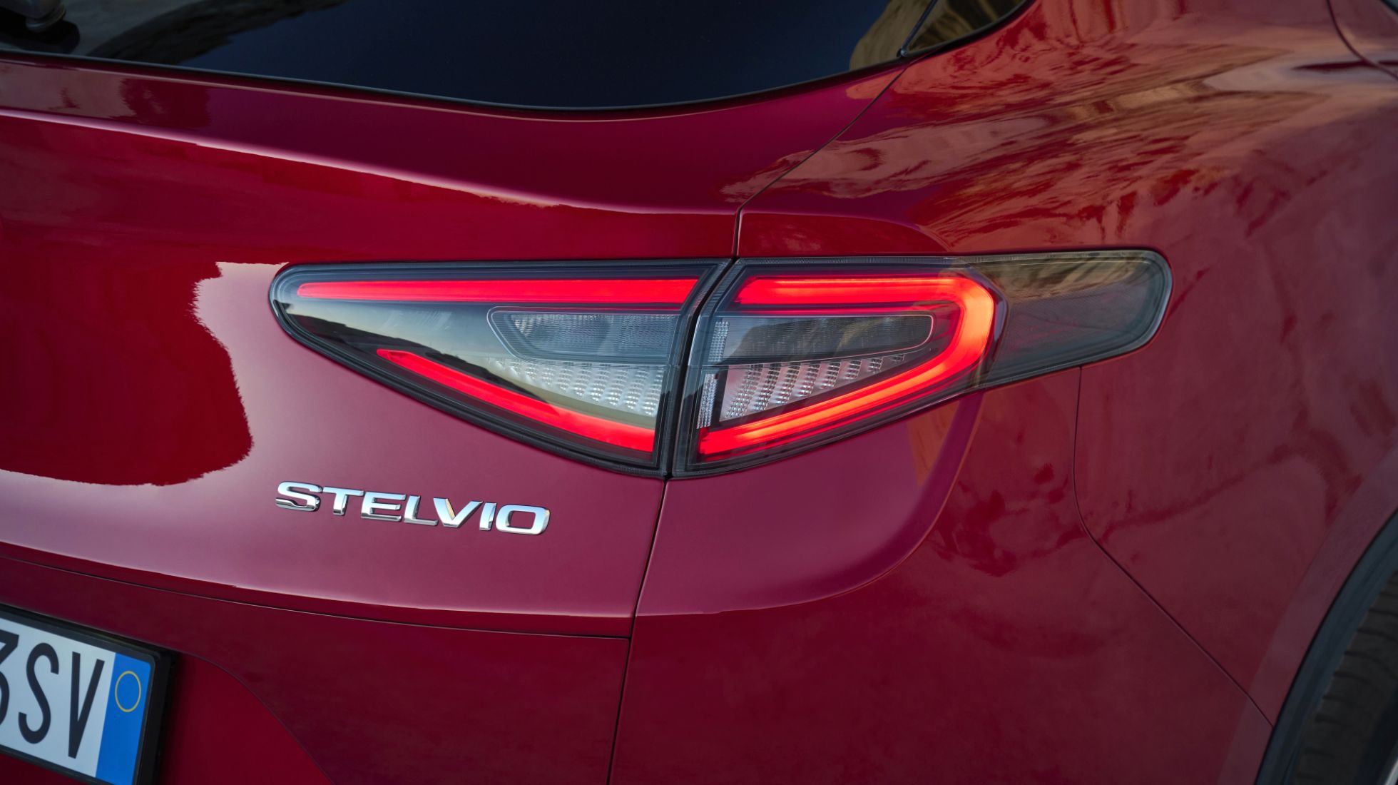 64993b98eb6a86ce3fb753f1_Alfa-Romeo-Stelvio-Veloce-TopGear-SA-Rear-Light.jpg