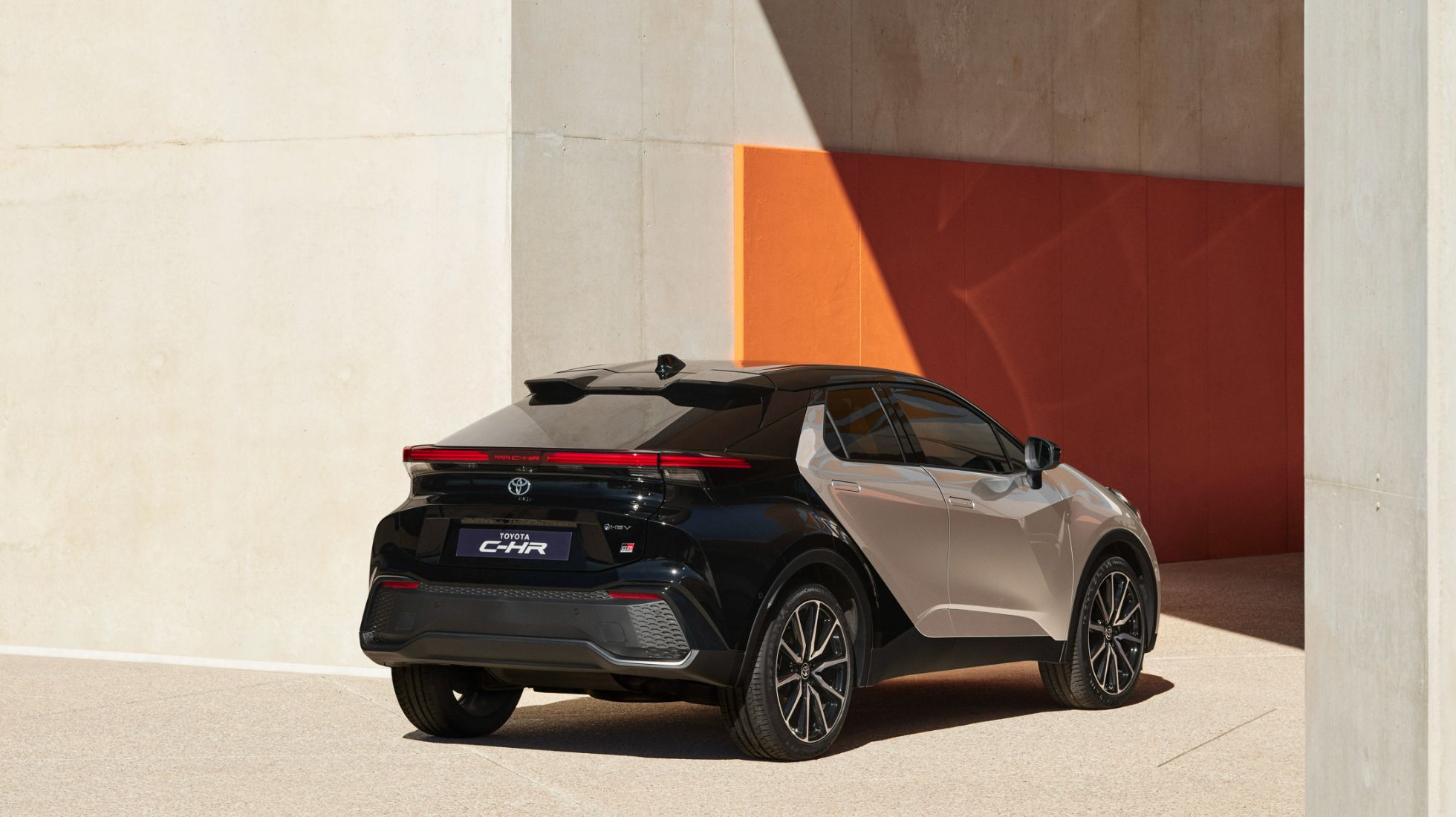 64999a8387dfdac909ff9ac6_Toyota-C-HR-TopGear-SA-Rear.jpg