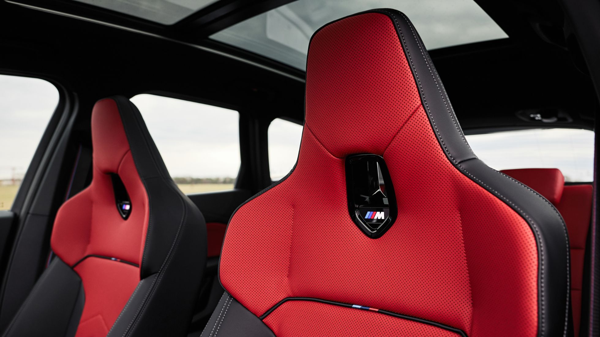 649bfa3c8ec39bb94750437f_BMW-X1-M35I-xDrive-TopGear-SA-Front-Seats.jpg